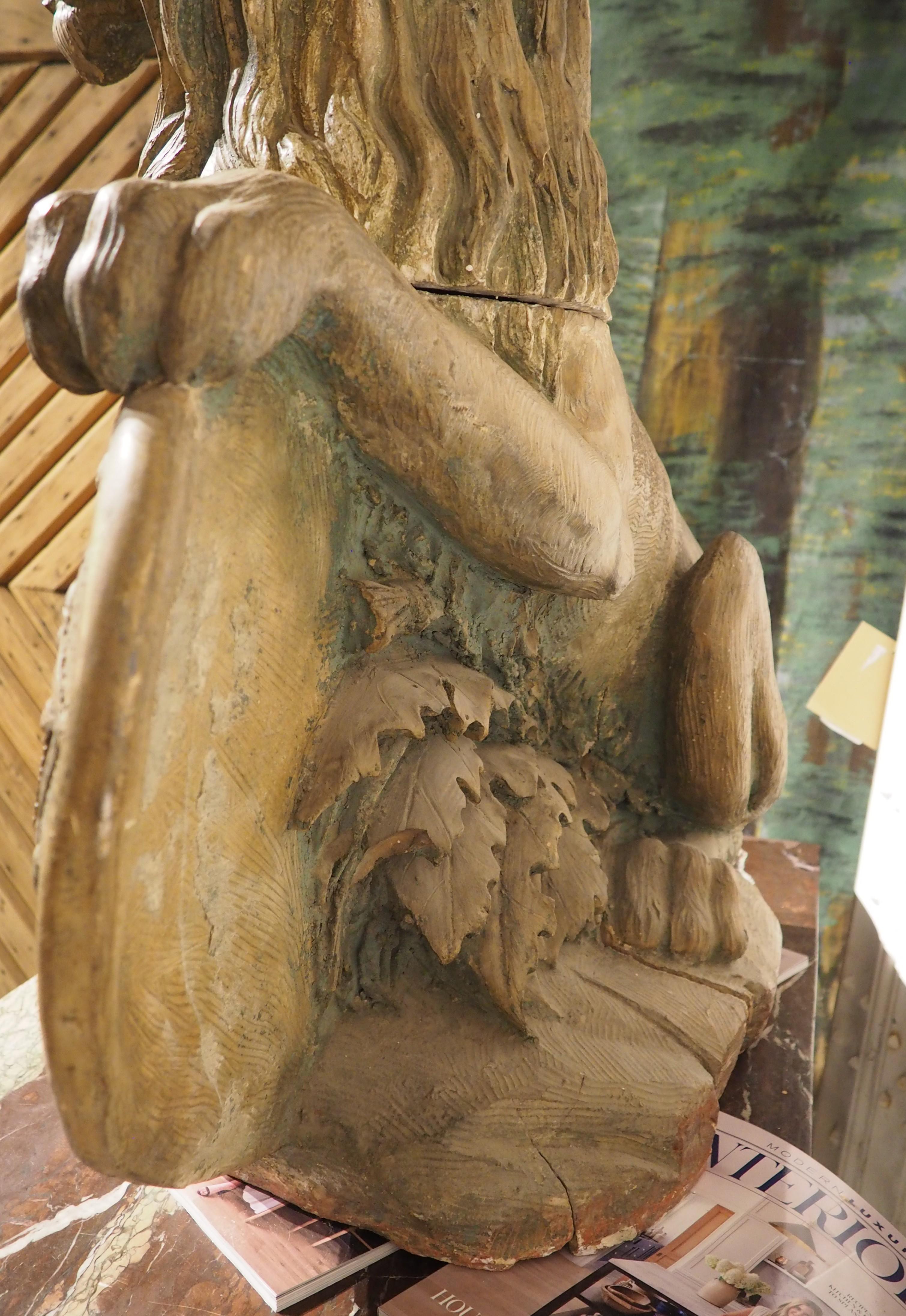 Una grande statua di leone in terracotta a tre pezzi con scudo del XVIII secolo proveniente dall'Inghilterra in vendita 9