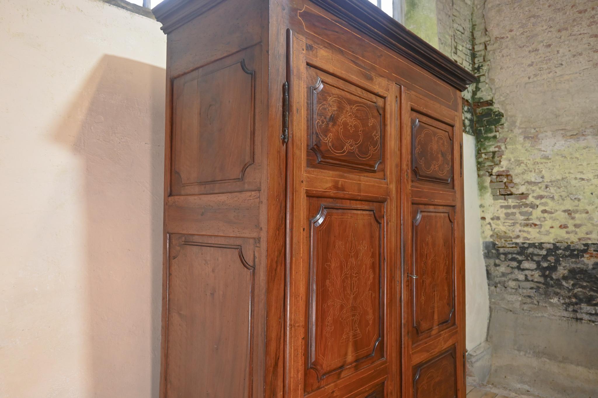 18th Century Spanish, Catalonian Walnut & Boxwood Inlay Armoire - Cupboard For Sale 11
