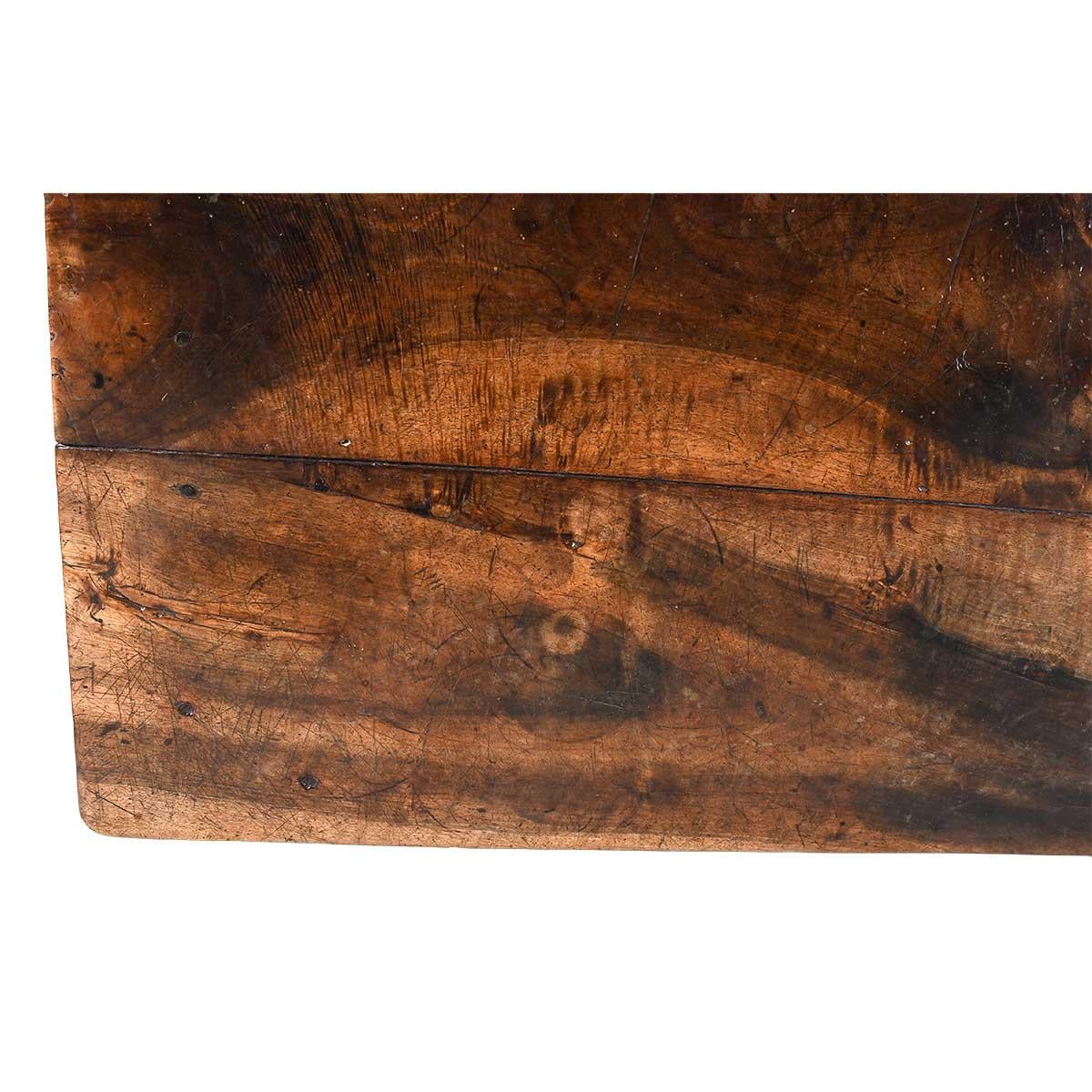 A Large 18th Century Walnut Center (or Kitchen) Table For Sale 3