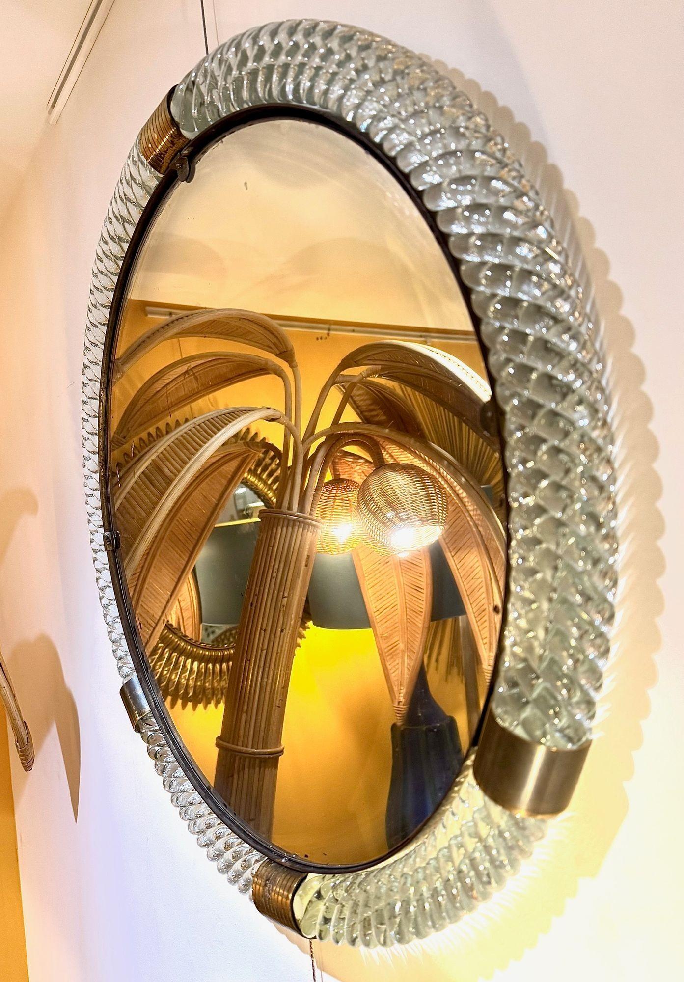 Un gran espejo circular de cristal de Murano y latón de los años 40, de Barovier y Toso en venta 10