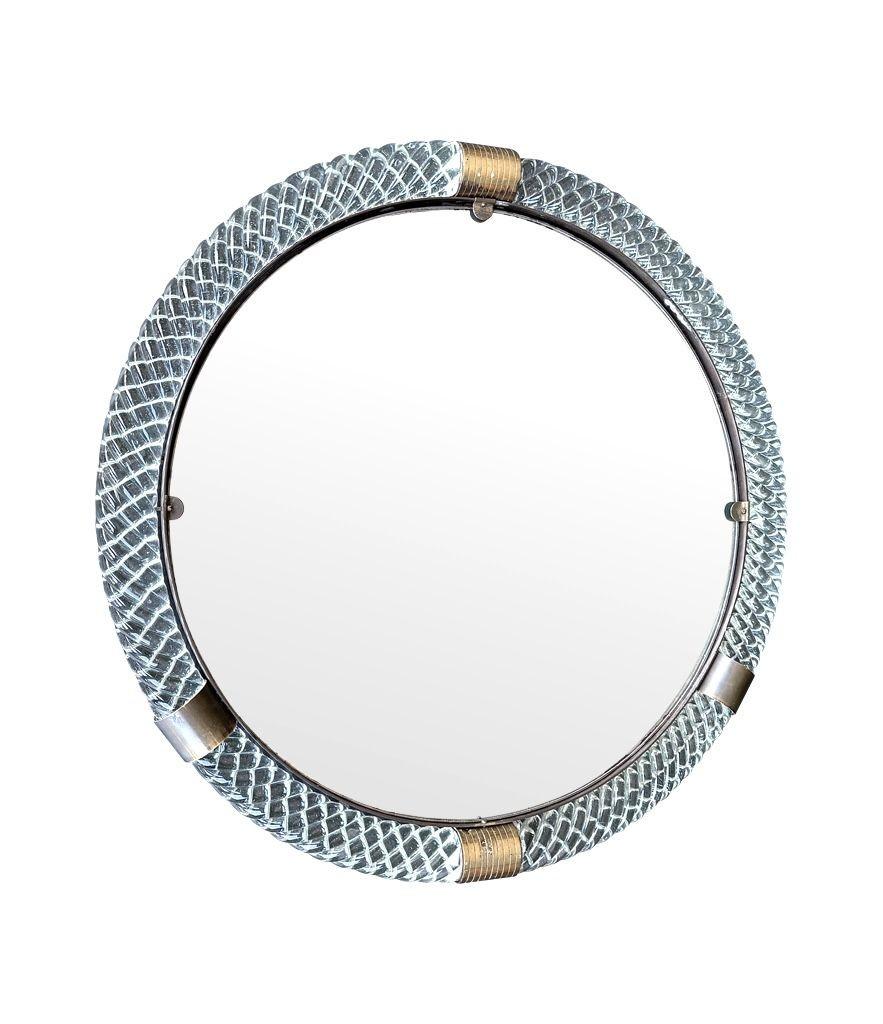 Un gran espejo circular de cristal de Murano y latón de los años 40, de Barovier y Toso Italiano en venta