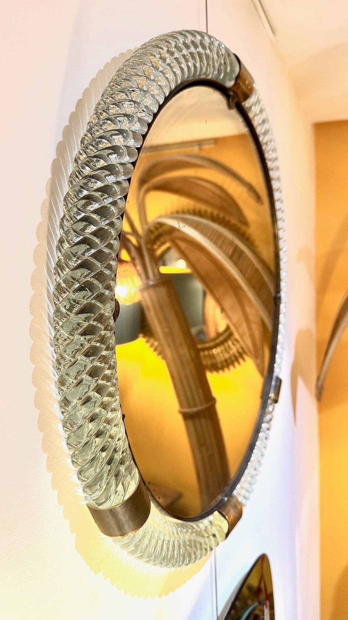 Un gran espejo circular de cristal de Murano y latón de los años 40, de Barovier y Toso Hecho a mano en venta