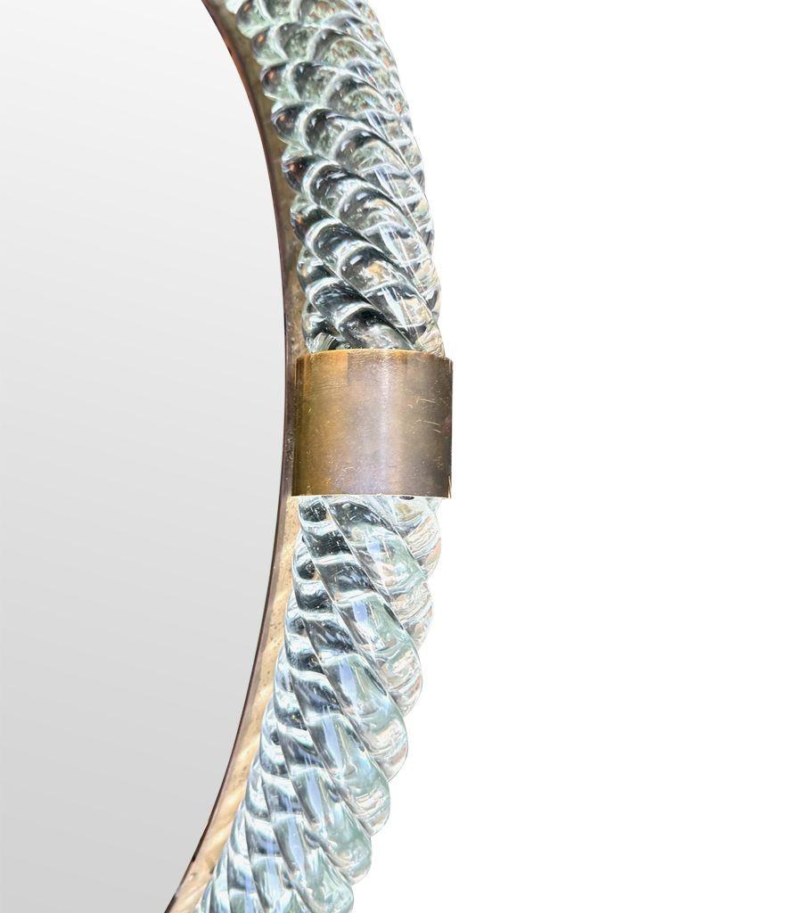 Un gran espejo circular de cristal de Murano y latón de los años 40, de Barovier y Toso Latón en venta