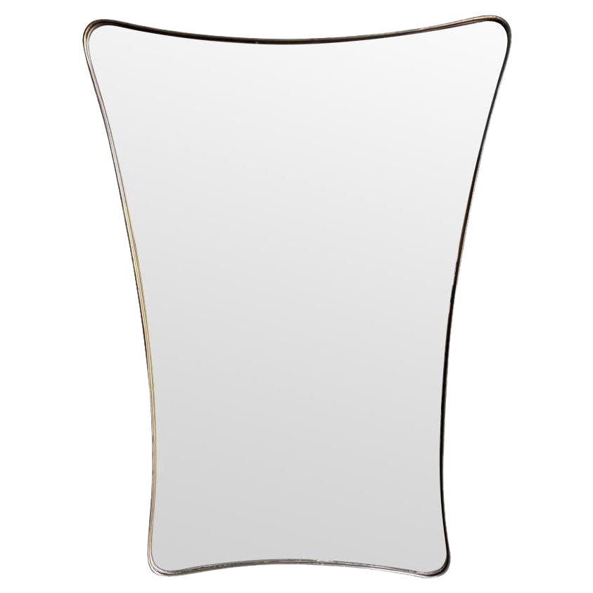Grand miroir bouclier italien original des années 1950 avec cadre en laiton massif. en vente