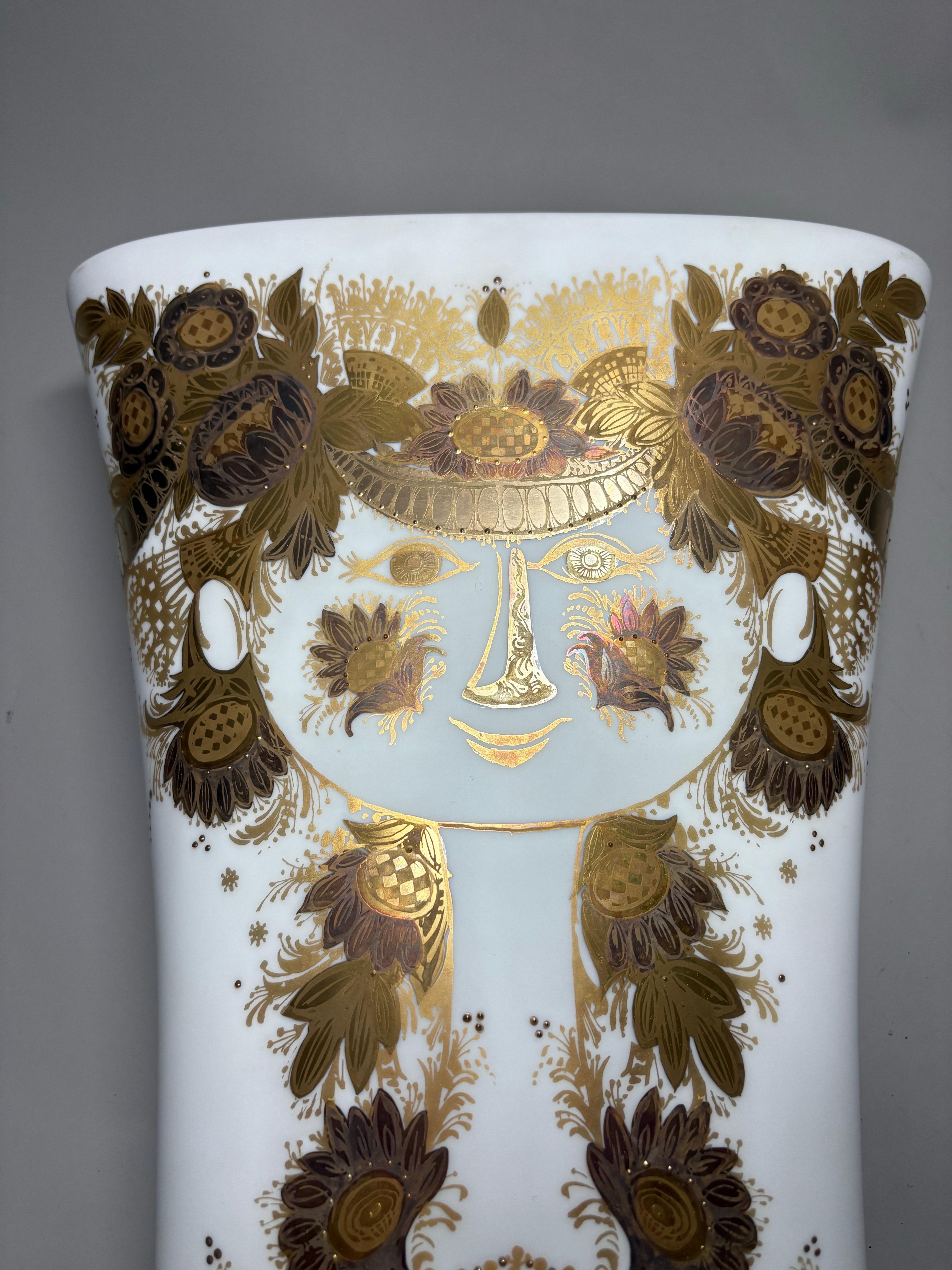 A large 1960's Bjørn Wiinblad for Rosenthal Studio linie porcelain vase For Sale 6