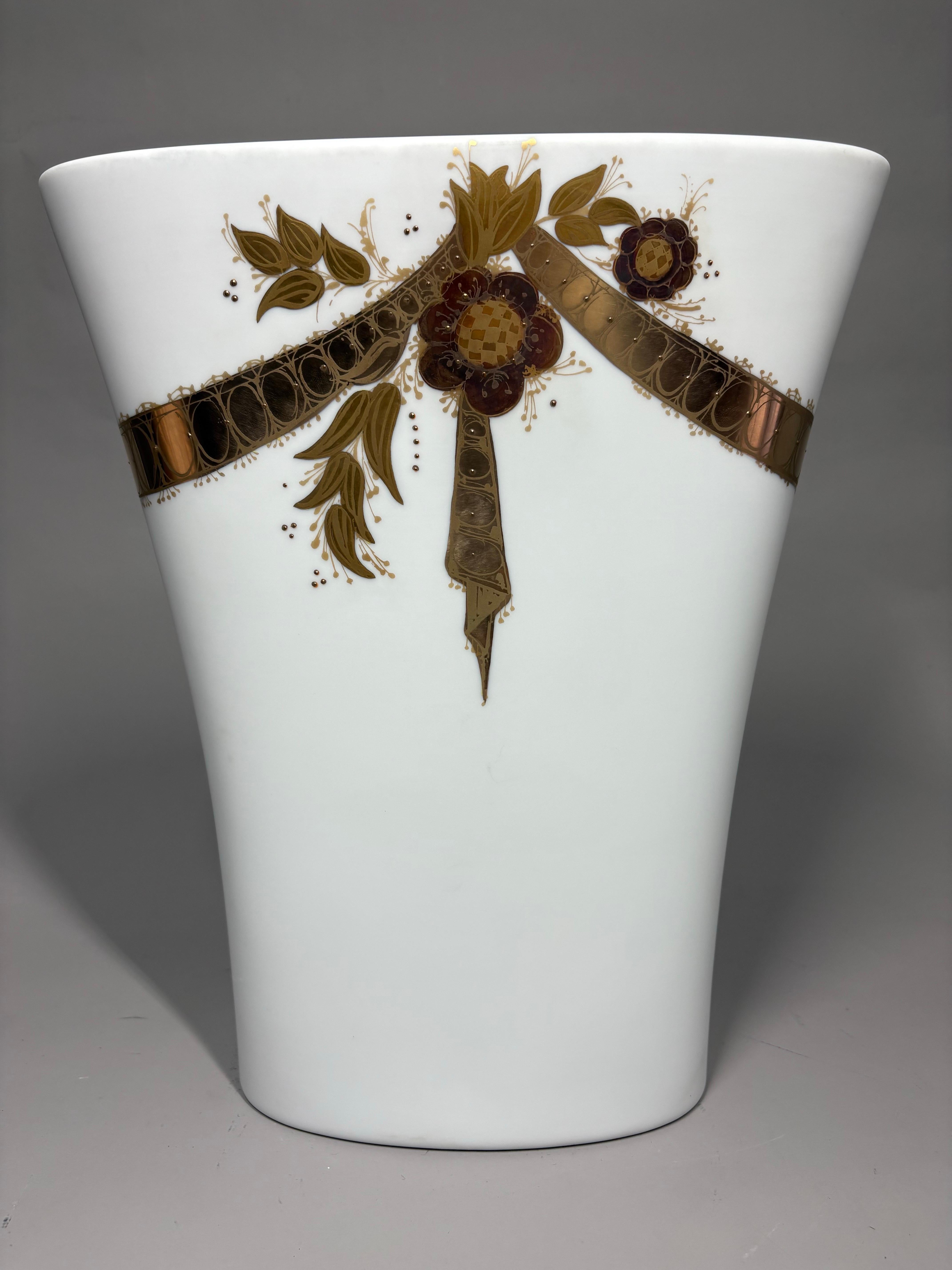 A large 1960's Bjørn Wiinblad for Rosenthal Studio linie porcelain vase For Sale 1