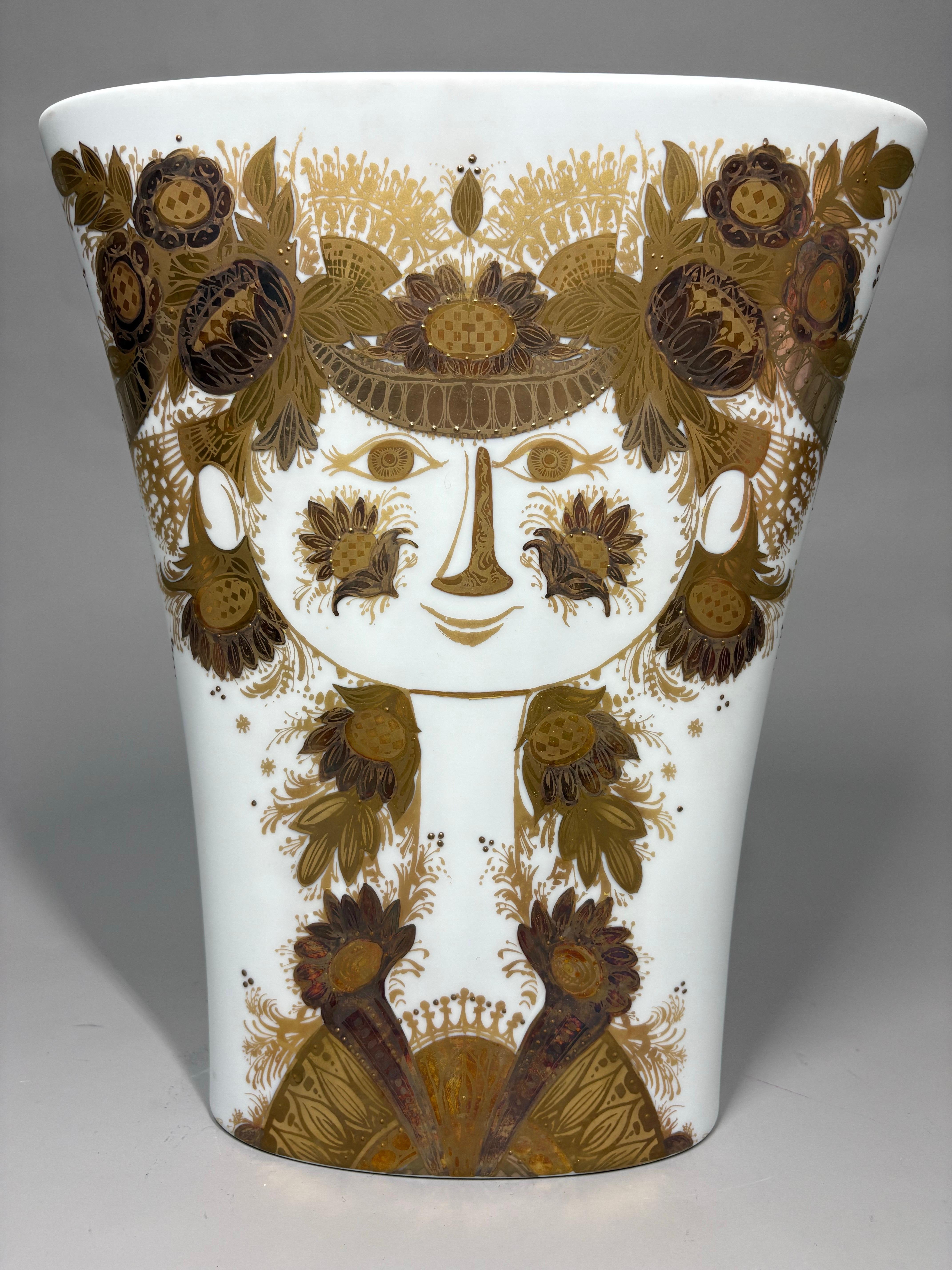 A large 1960's Bjørn Wiinblad for Rosenthal Studio linie porcelain vase For Sale 3