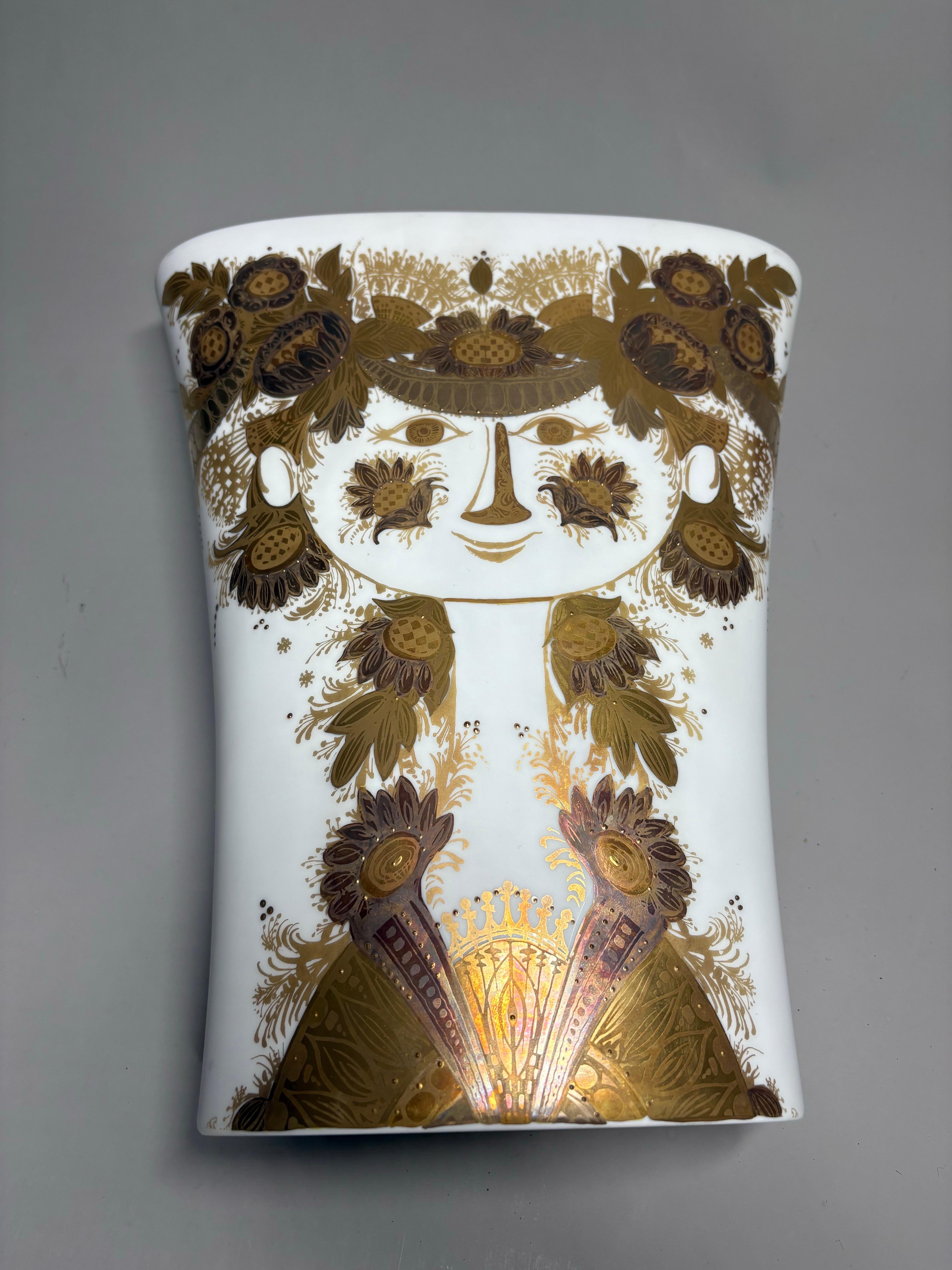 A large 1960's Bjørn Wiinblad for Rosenthal Studio linie porcelain vase For Sale 4