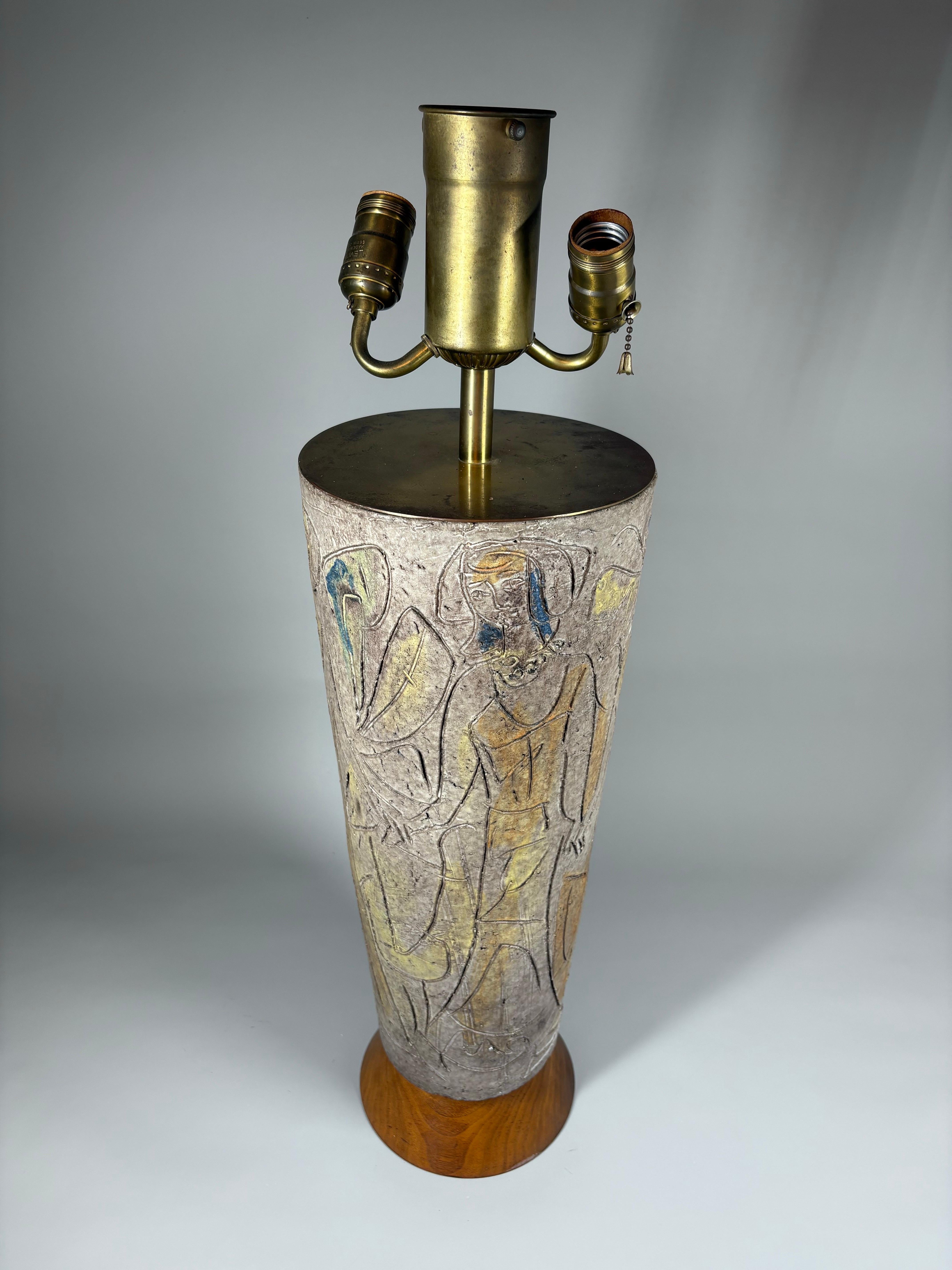 A large 1960's glazed ceramic hand-carved and decorated lamp (Moderne der Mitte des Jahrhunderts) im Angebot