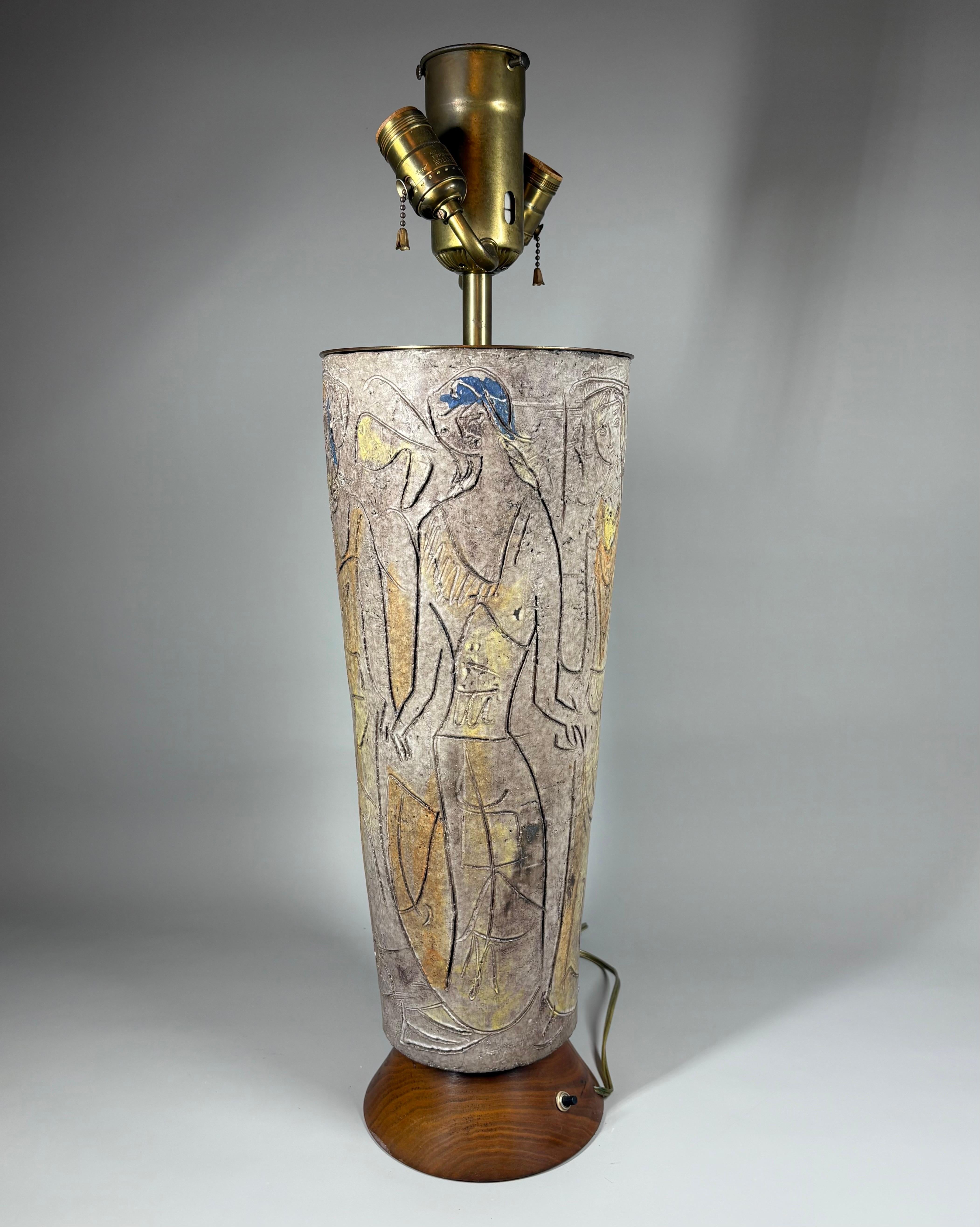 A large 1960's glazed ceramic hand-carved and decorated lamp (Italienisch) im Angebot