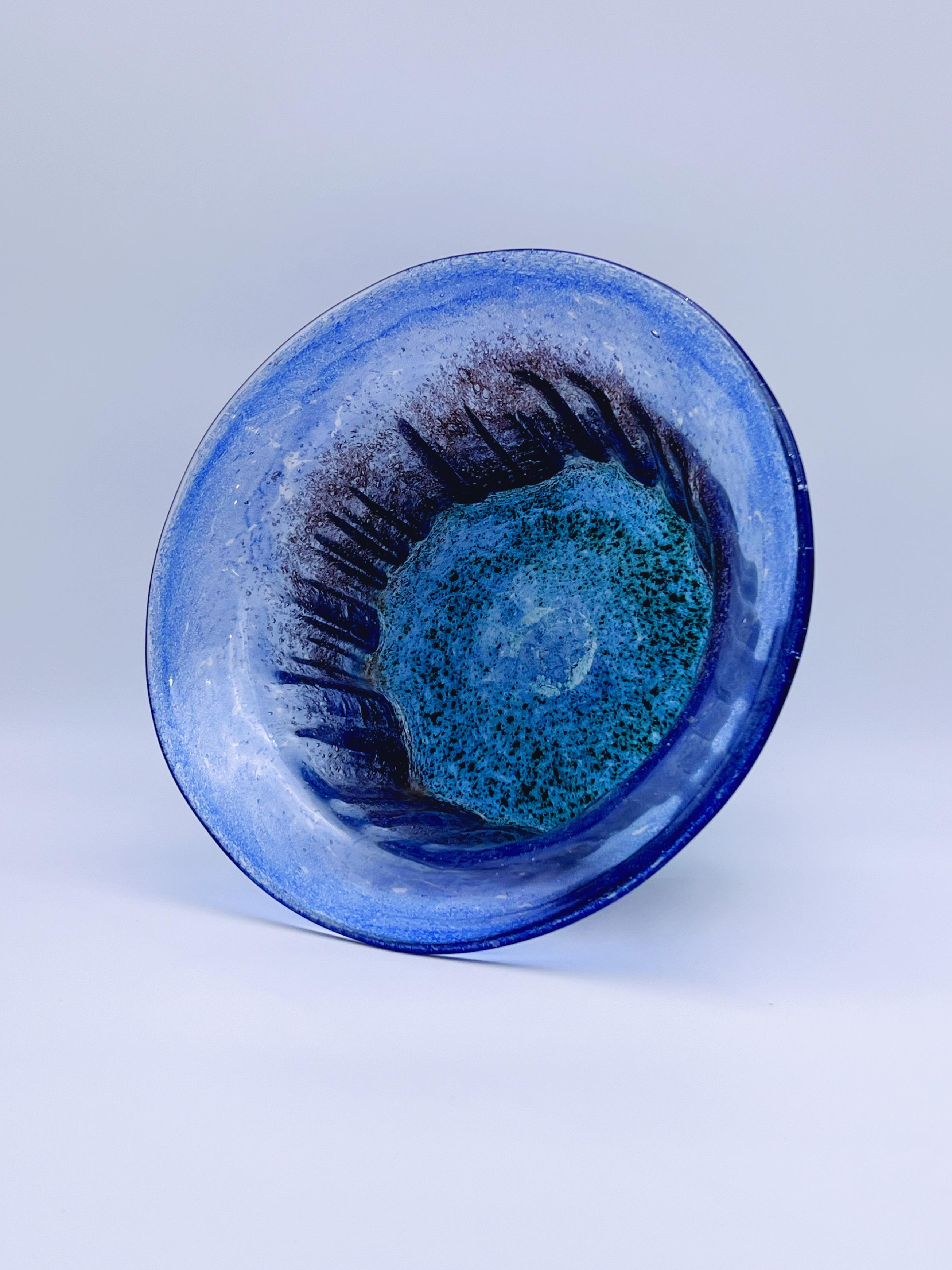 Una grande ciotola in vetro artistico scandinavo degli anni '60 di Willy Johansson (1921-1993) In condizioni buone in vendita a Skien, NO