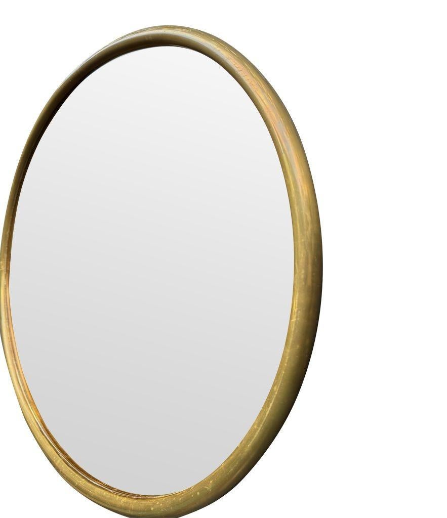 Grand miroir ovale italien des années 1970 avec cadre en laiton et plaque de miroir en bronze en vente 10