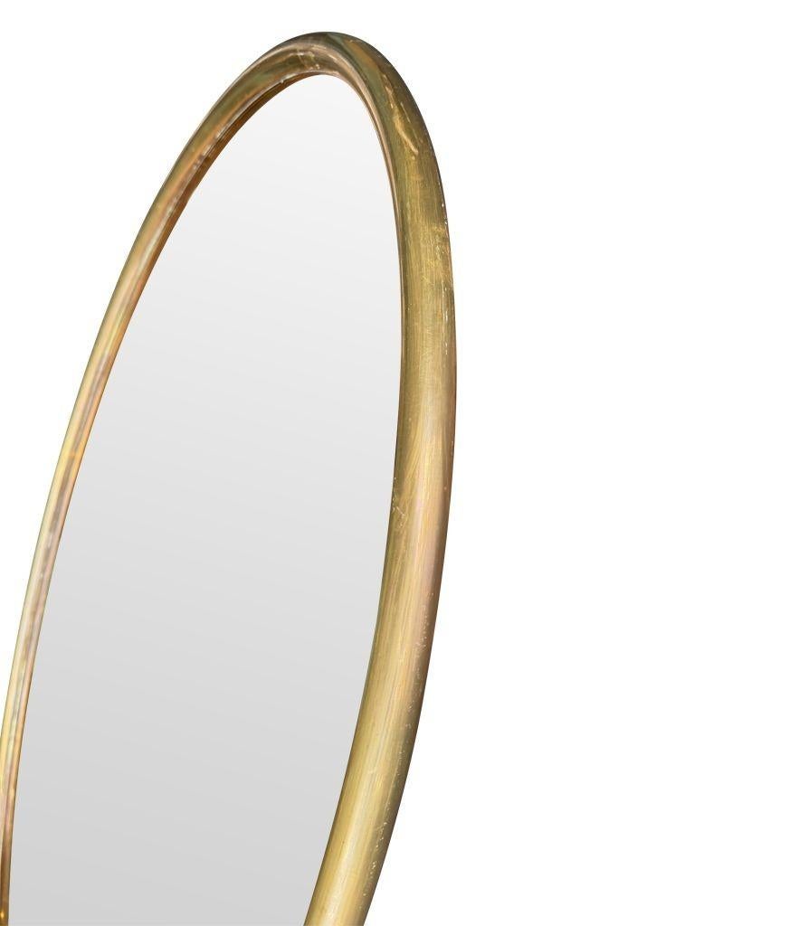 Grand miroir ovale italien des années 1970 avec cadre en laiton et plaque de miroir en bronze en vente 13