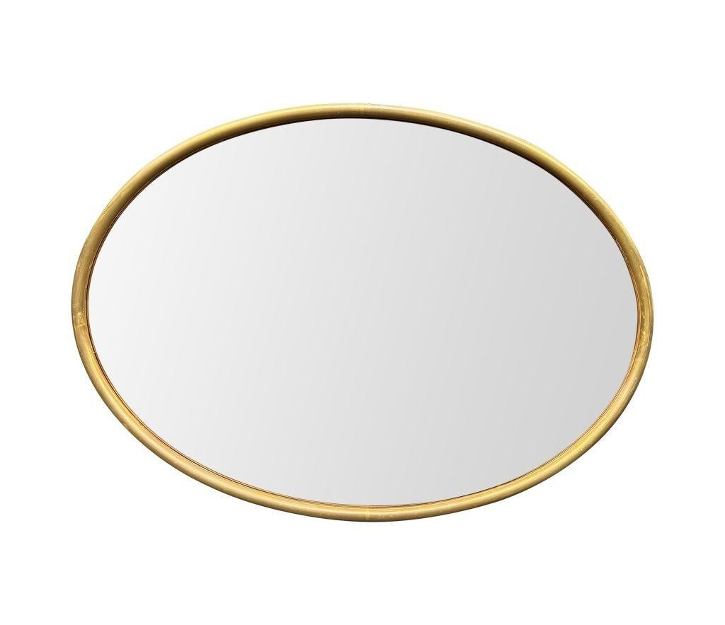 Grand miroir ovale italien des années 1970 avec cadre en laiton et plaque de miroir en bronze Bon état - En vente à London, GB