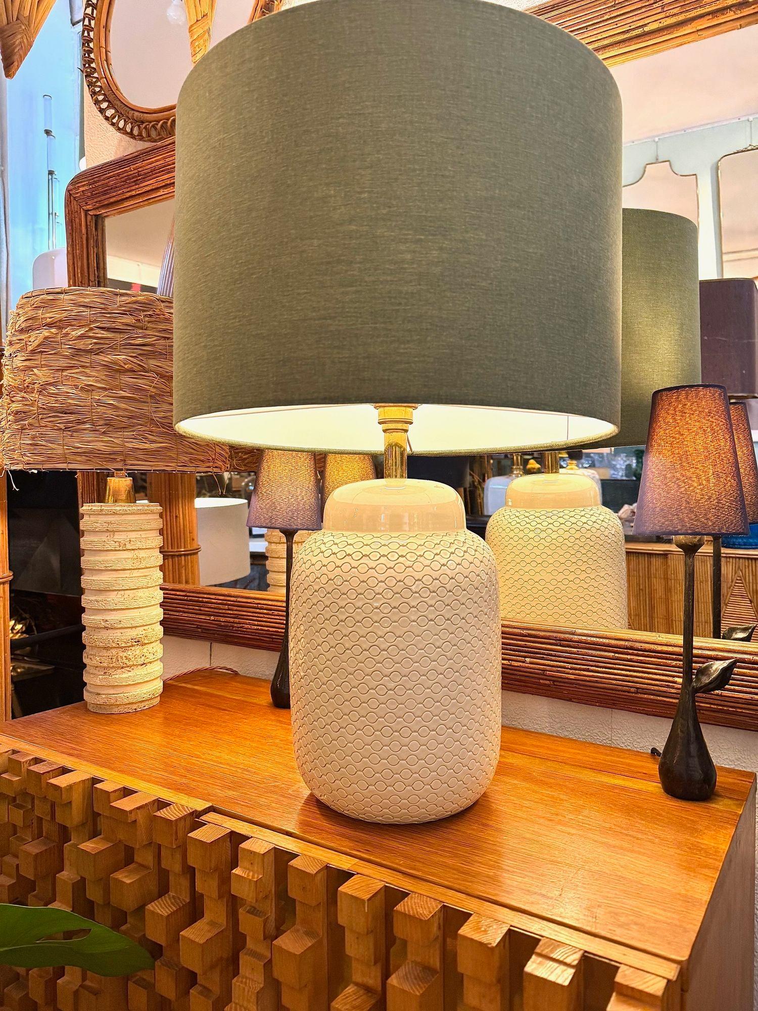 Une grande lampe italienne en céramique crème des années 1970 par Tommaso Barbi en vente 6