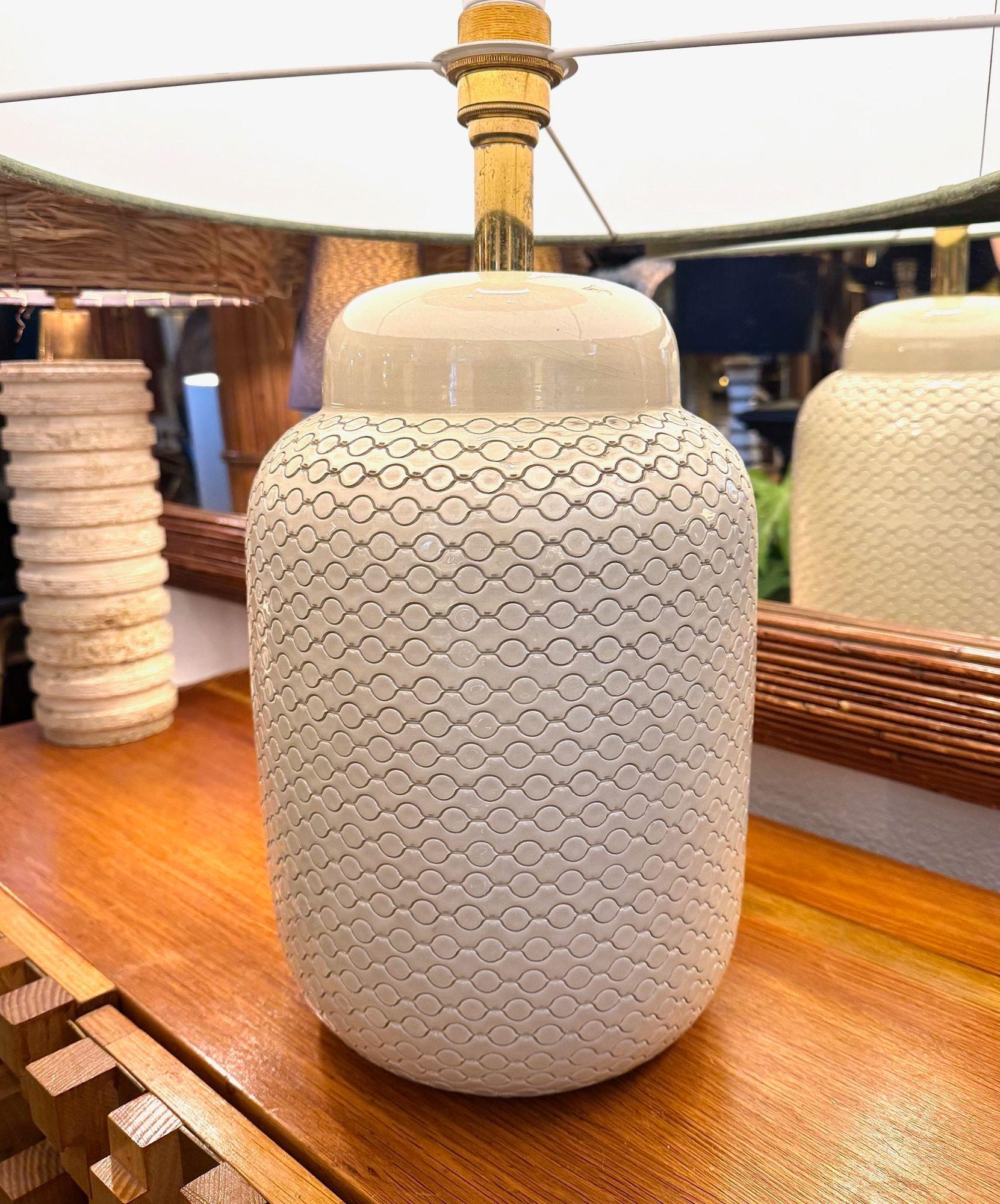 Une grande lampe italienne en céramique crème des années 1970 par Tommaso Barbi en vente 8