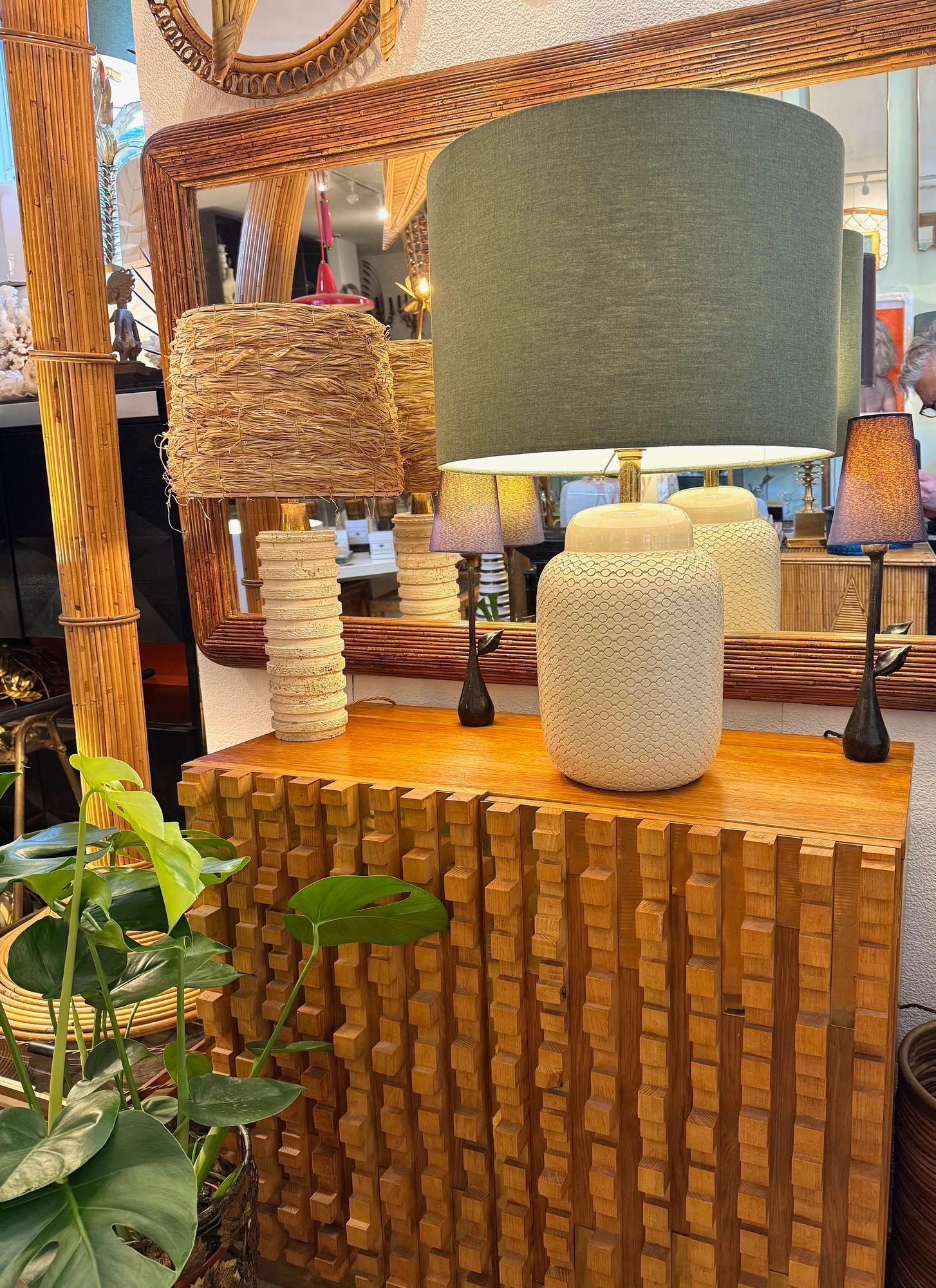 Une grande lampe italienne en céramique crème des années 1970 par Tommaso Barbi en vente 10