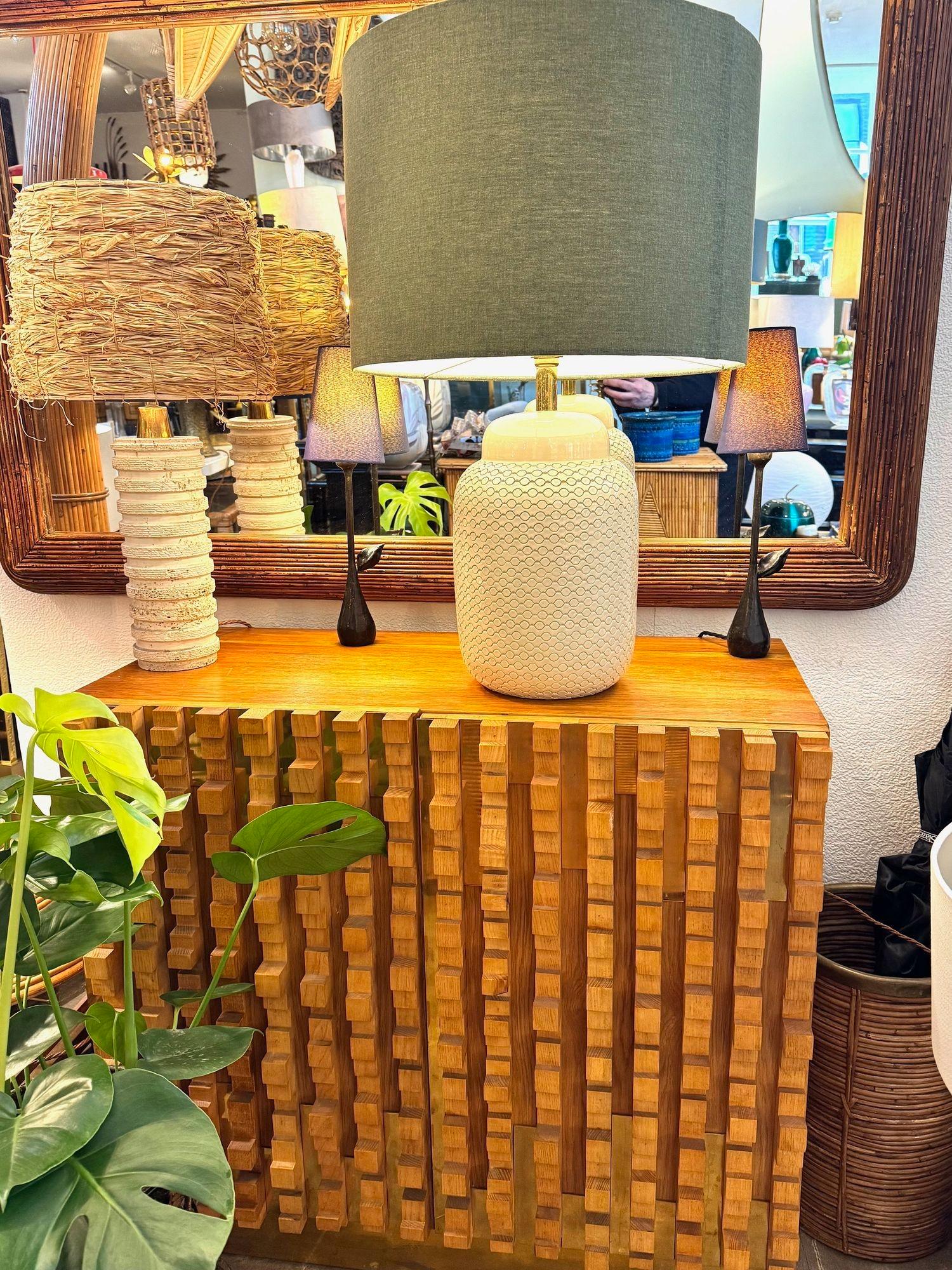 Fin du 20e siècle Une grande lampe italienne en céramique crème des années 1970 par Tommaso Barbi en vente