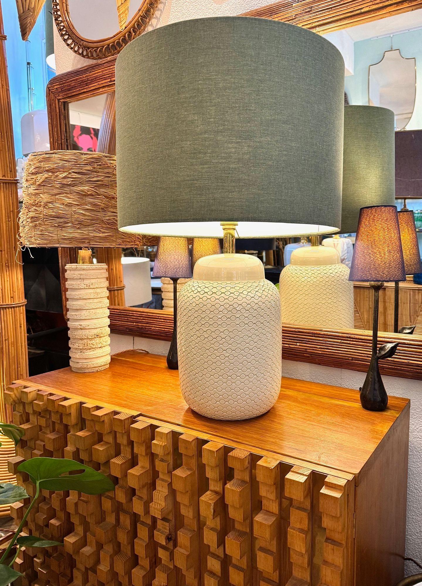 Une grande lampe italienne en céramique crème des années 1970 par Tommaso Barbi en vente 2