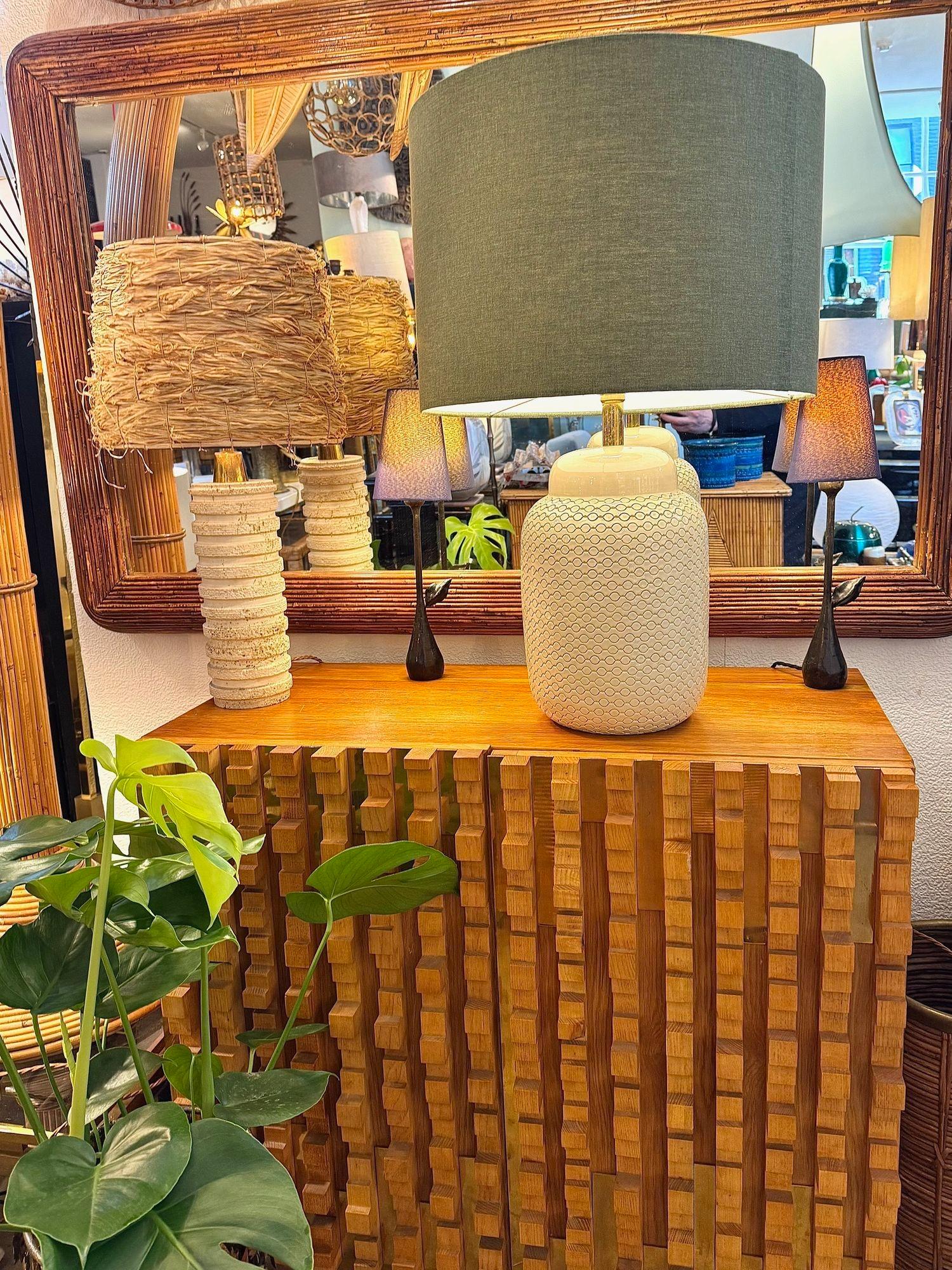Une grande lampe italienne en céramique crème des années 1970 par Tommaso Barbi en vente 4