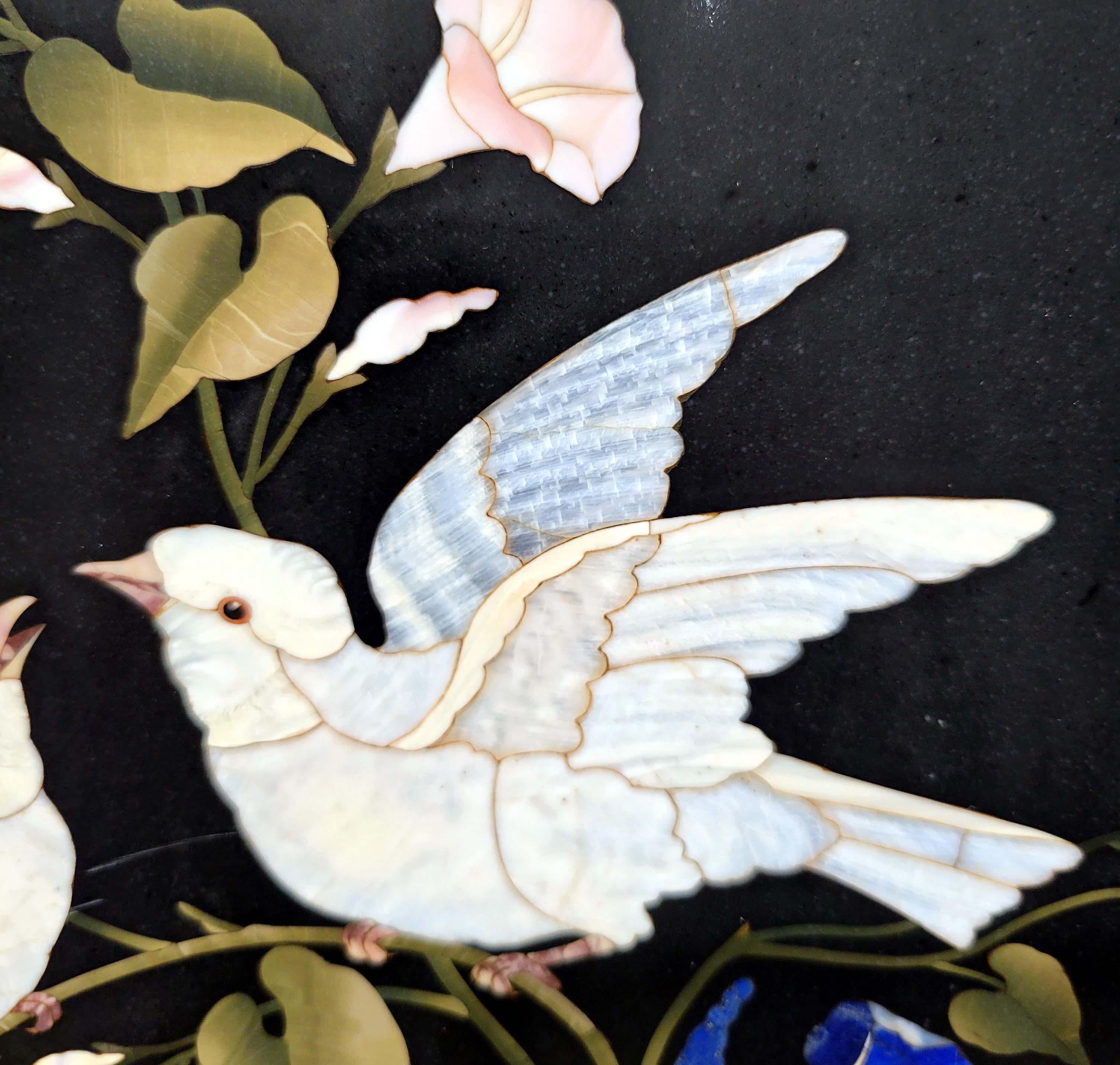 Marqueterie Grand 19C. Plaque italienne en marbre Pietra Dura représentant des colombes