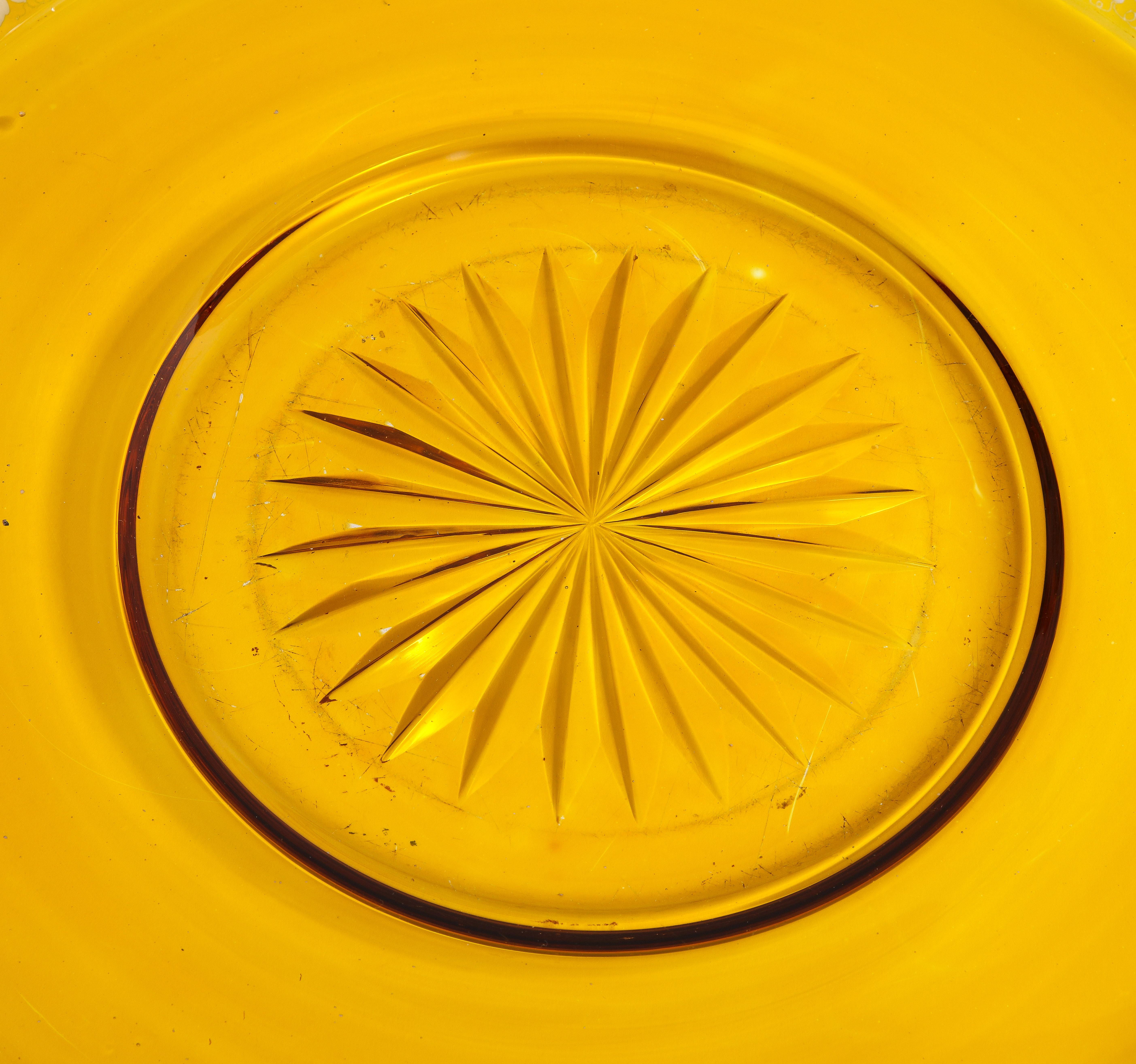 Grand bol  punch de Bohme du 19me sicle en cristal taill dans l'ambre et transparent avec scnes de chasse en vente 9