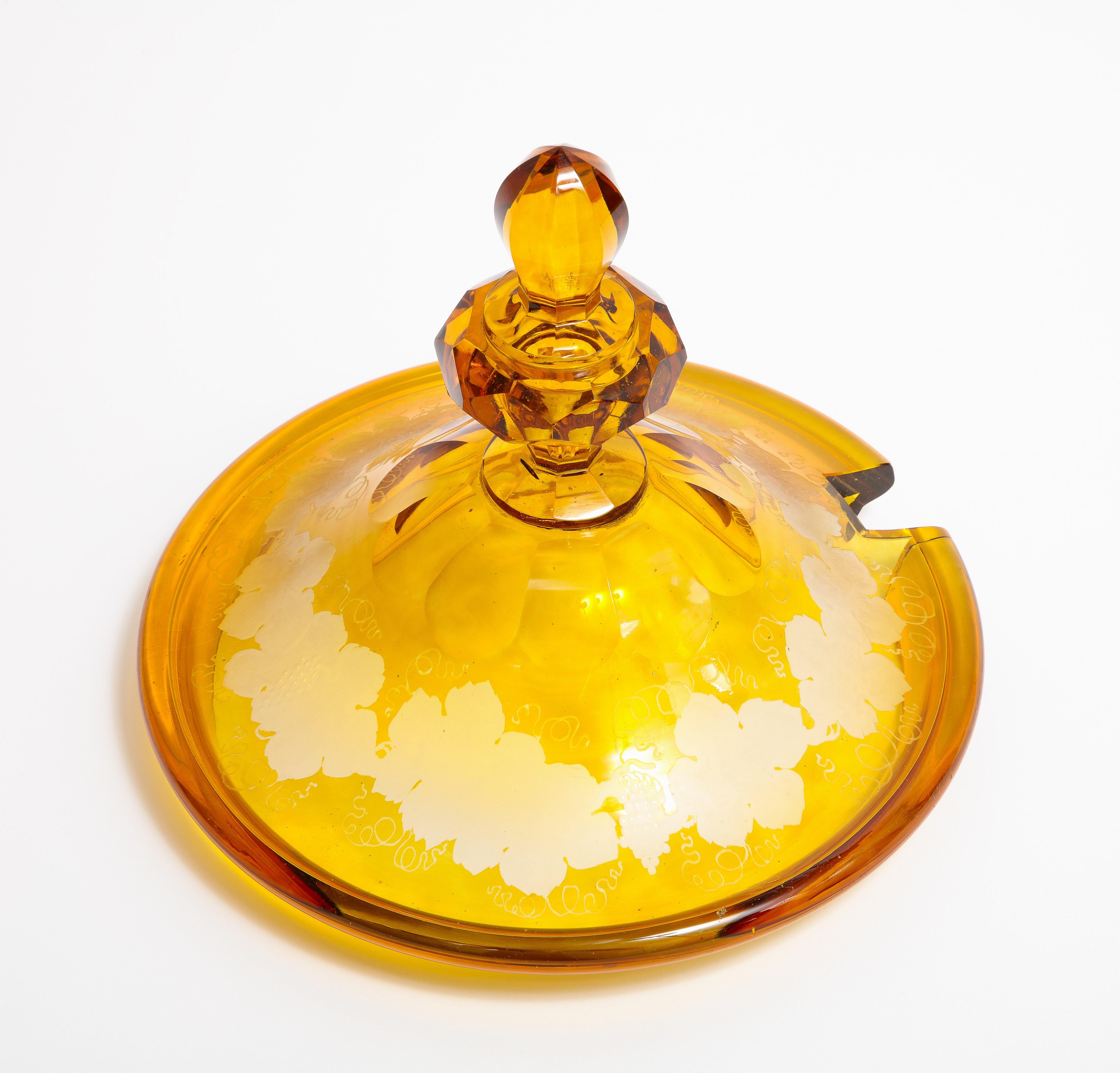 Cristal Grand bol  punch de Bohme du 19me sicle en cristal taill dans l'ambre et transparent avec scnes de chasse en vente