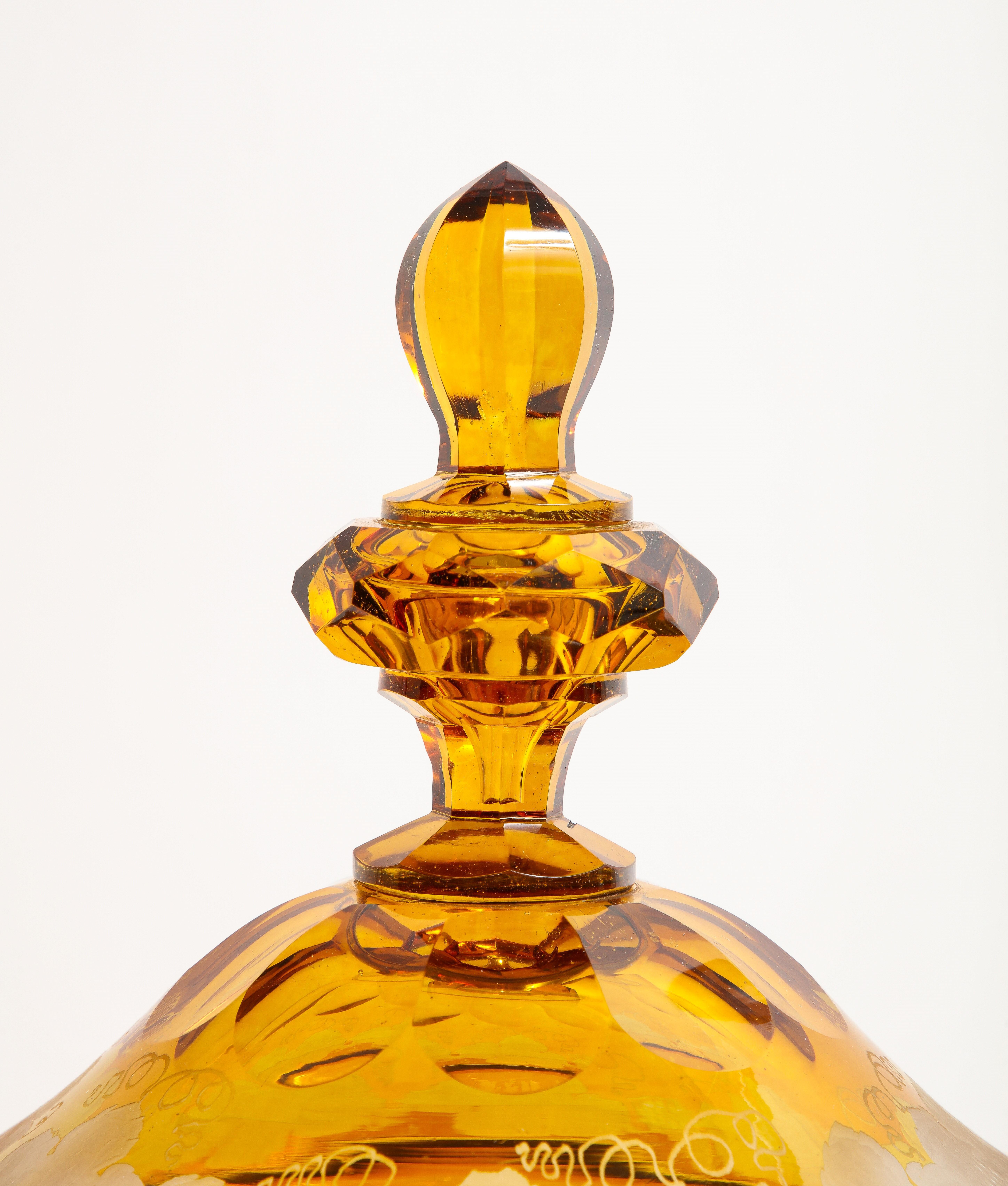 Grand bol  punch de Bohme du 19me sicle en cristal taill dans l'ambre et transparent avec scnes de chasse en vente 1