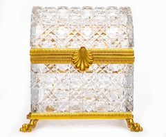 Große französische Ormolu-Dose mit Fuß und Dome aus prismatischem Kristall, 19.