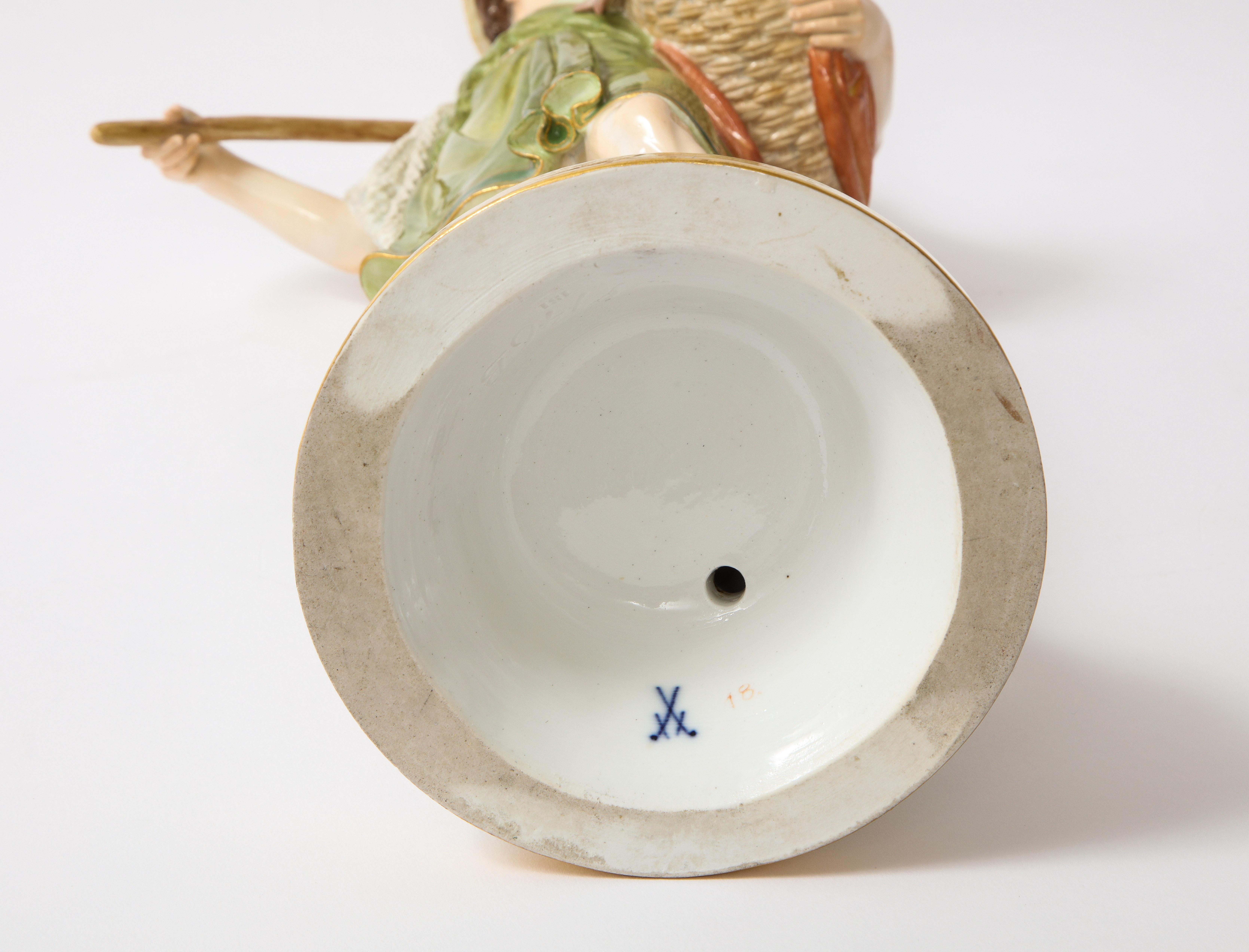 A.C.I.C. Porcelaine de Meissen Porcelain représentant un pêcheur avec un filet en vente 8