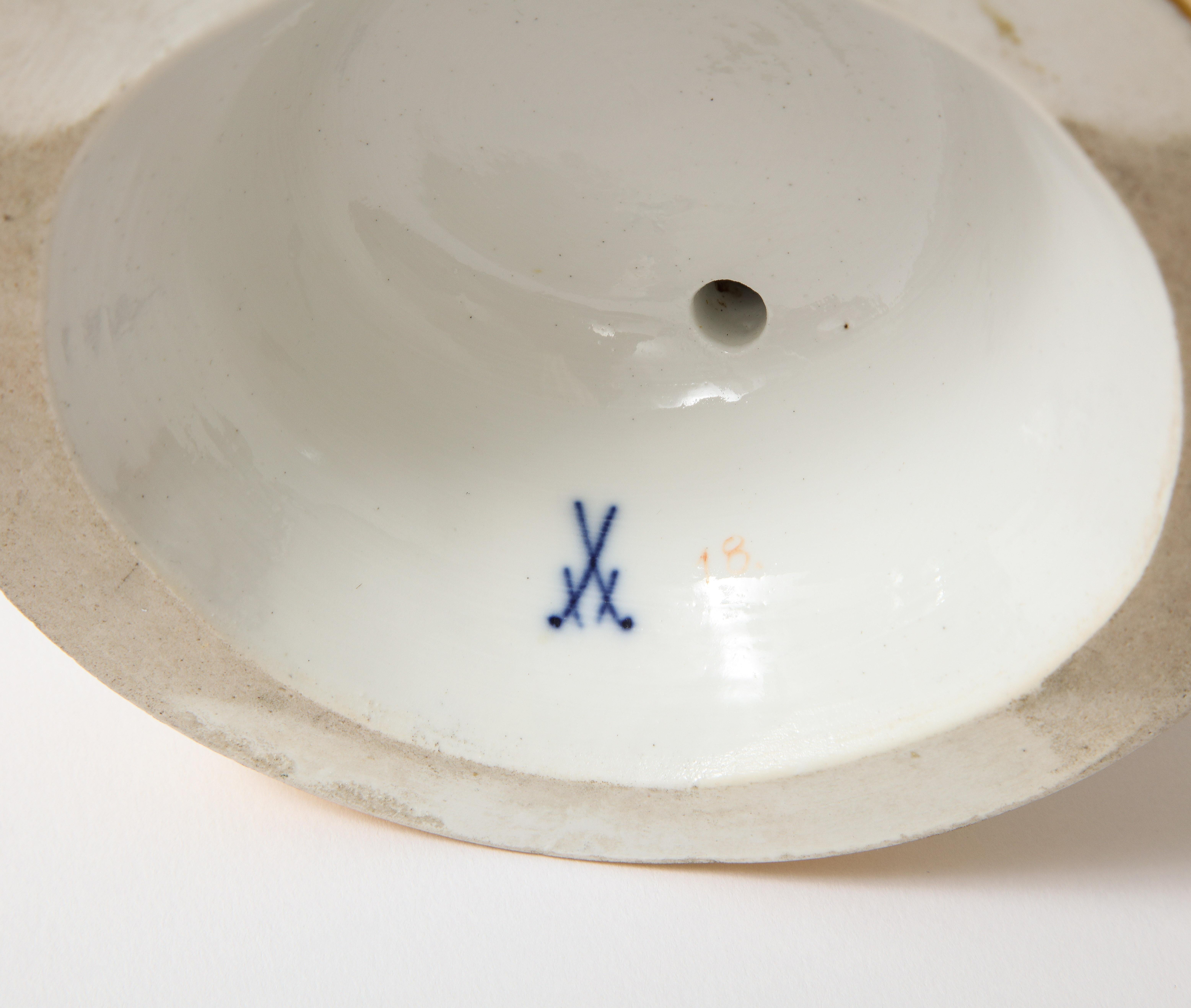 A.C.I.C. Porcelaine de Meissen Porcelain représentant un pêcheur avec un filet en vente 9