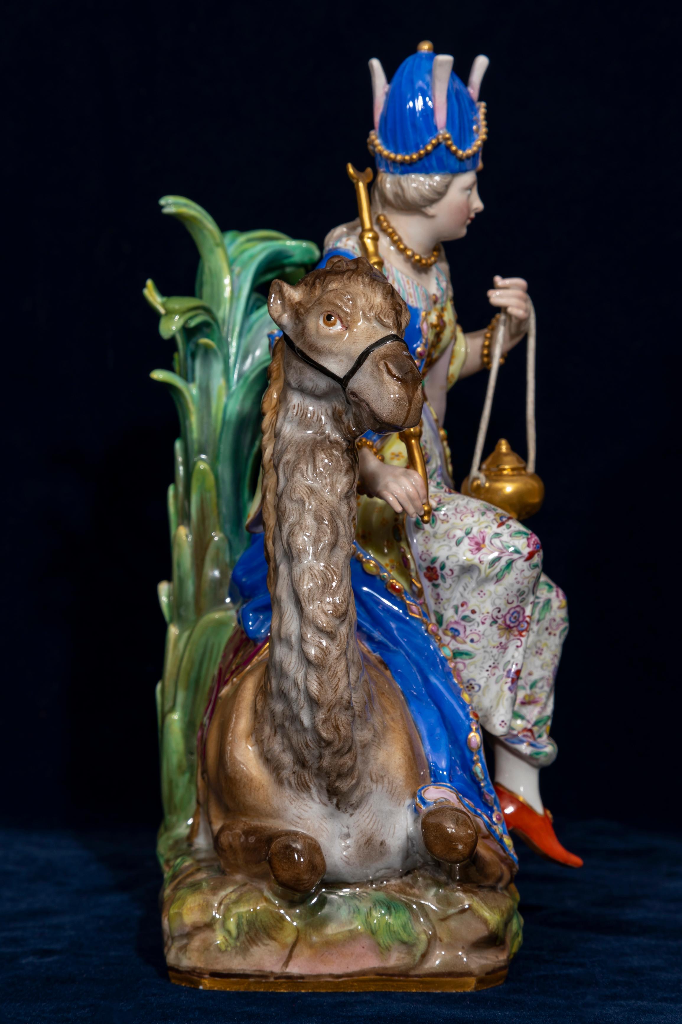 Sculpté à la main A.C.I.C. Porcelaine de Meissen Porcelain de grande taille représentant le continent asiatique, dame sur un chameau en vente