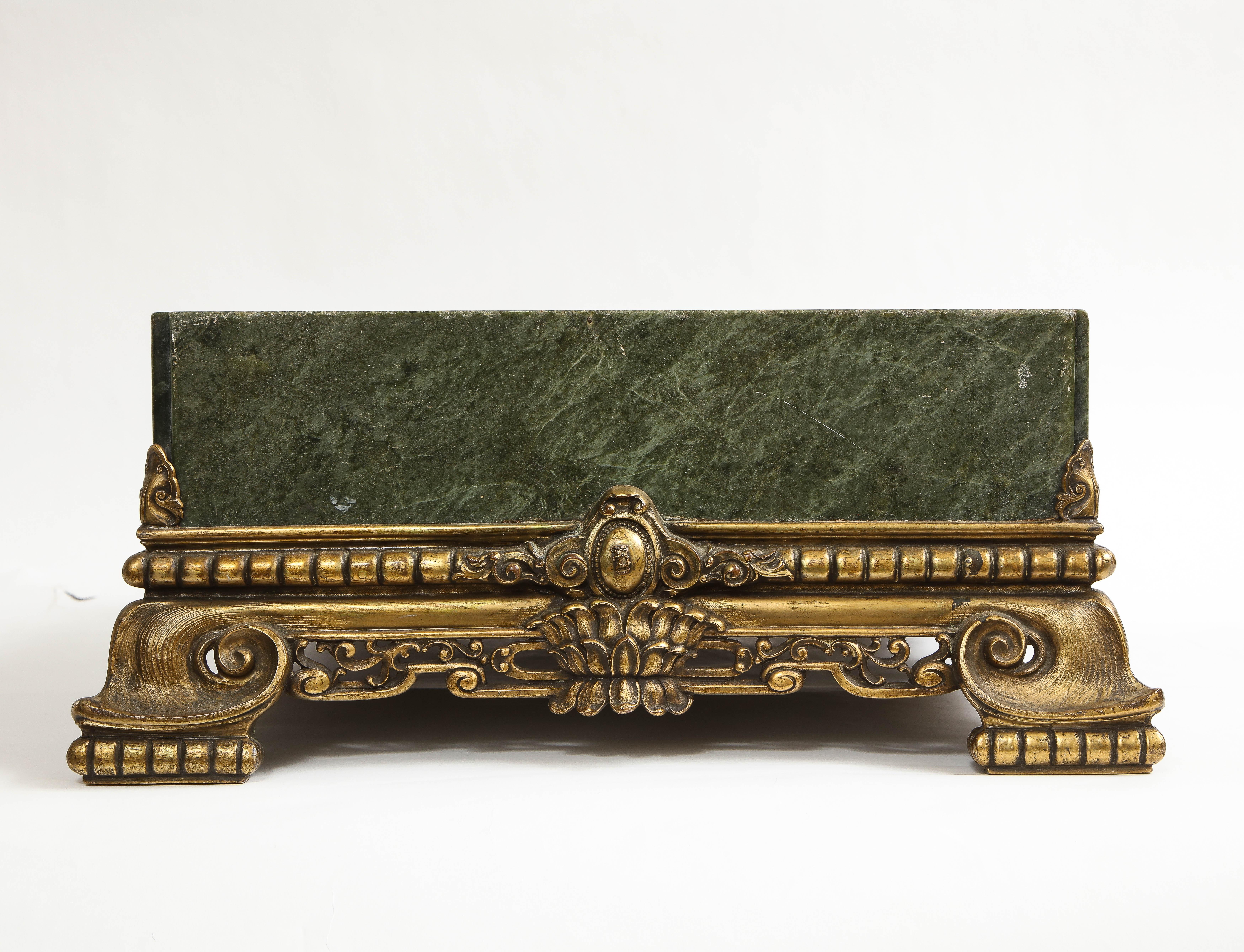 Großer russischer, handgeschnitzter, in Bronze gefasster Aventurin-Mitteltisch aus dem 19. Jahrhundert im Angebot 2