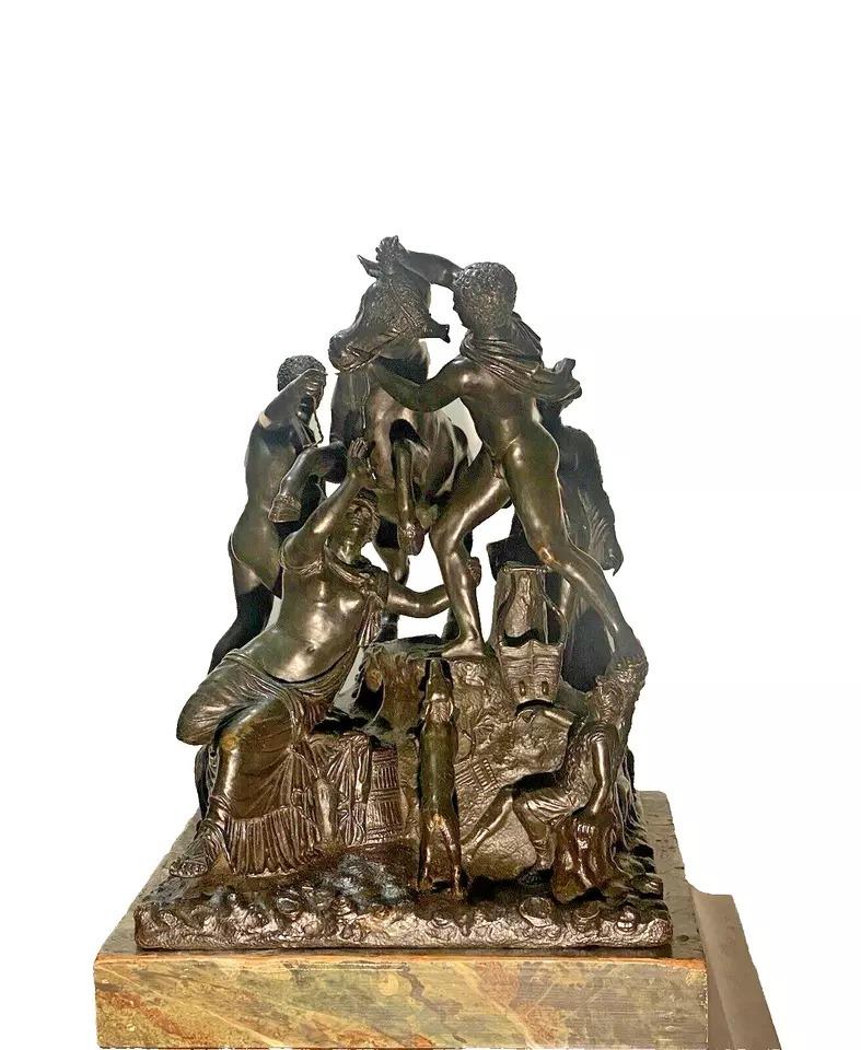 XIXe siècle Un grand groupe de sculptures italiennes anciennes en bronze du 19ème siècle. Le taureau Farnèse en vente