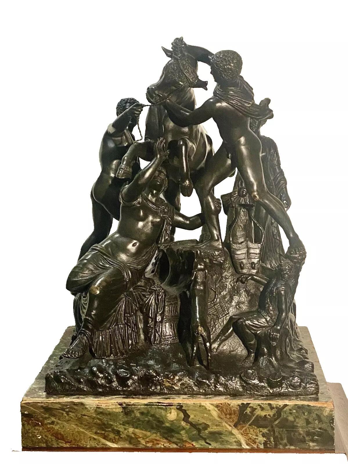 Bronze Un grand groupe de sculptures italiennes anciennes en bronze du 19ème siècle. Le taureau Farnèse en vente