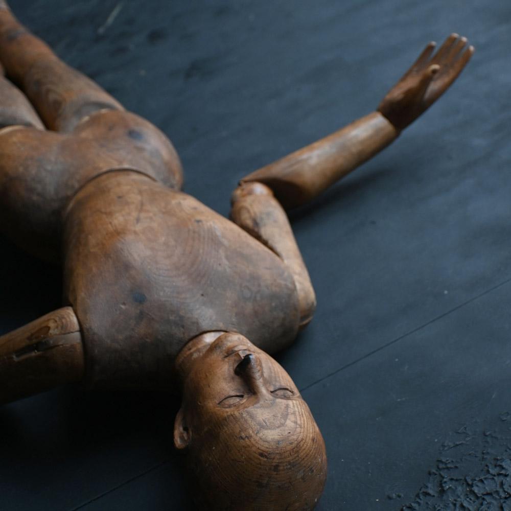 Une grande figure laïque d'artistes en pin articulé du 19ème siècle en vente 7