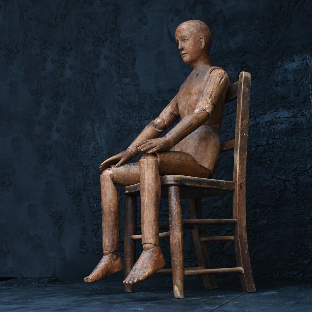 Une grande figure laïque d'artistes en pin articulé du 19ème siècle État moyen - En vente à London, GB