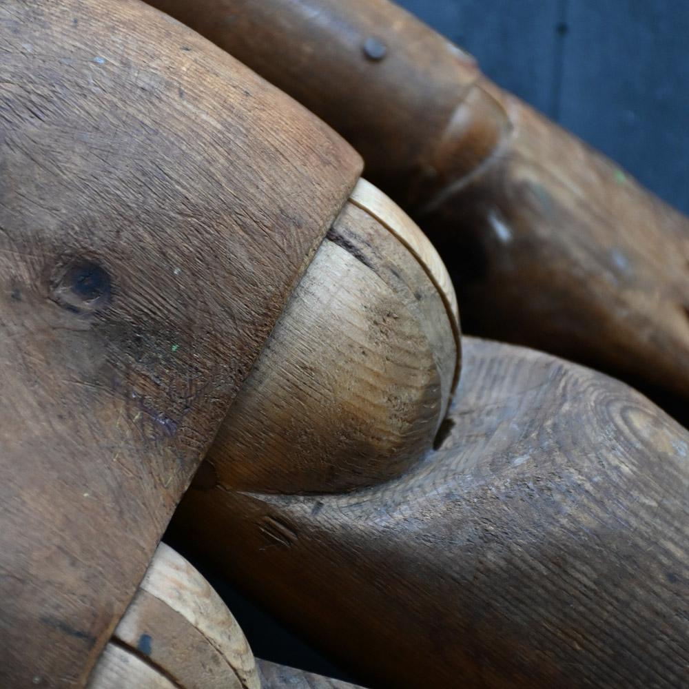 Une grande figure laïque d'artistes en pin articulé du 19ème siècle en vente 1