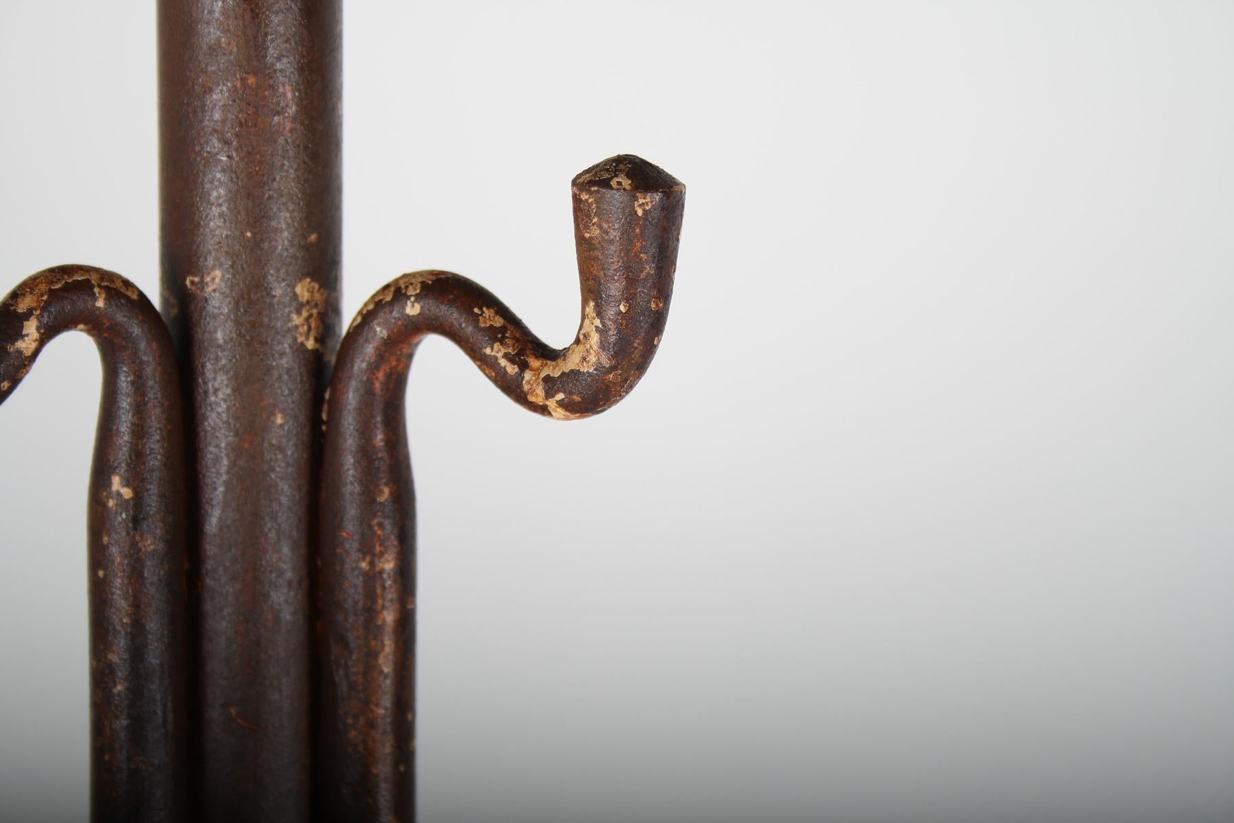 Un grande porta cappelli, cappotti e ombrelli in ferro battuto realizzato da un fabbro del XIX secolo in vendita 1