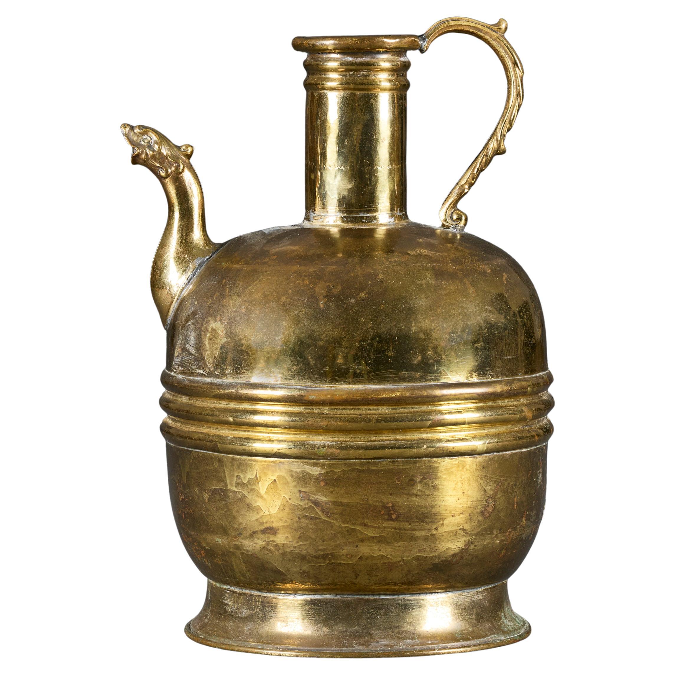 Grande vaso in ottone del XIX secolo con beccuccio zoomorfo in vendita