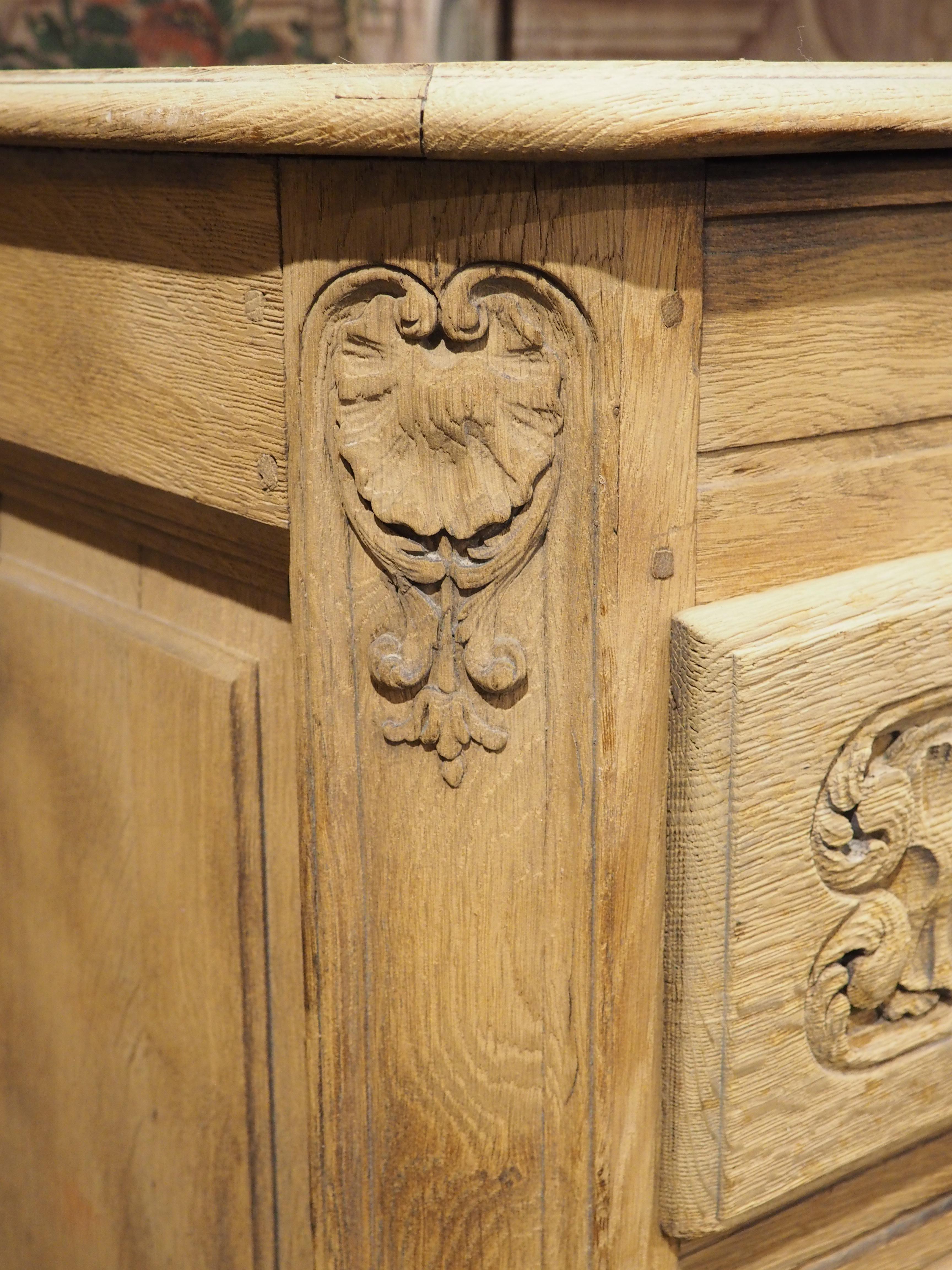 A Large 19th Century Carved Oak Commode from France In Good Condition For Sale In Dallas, TX