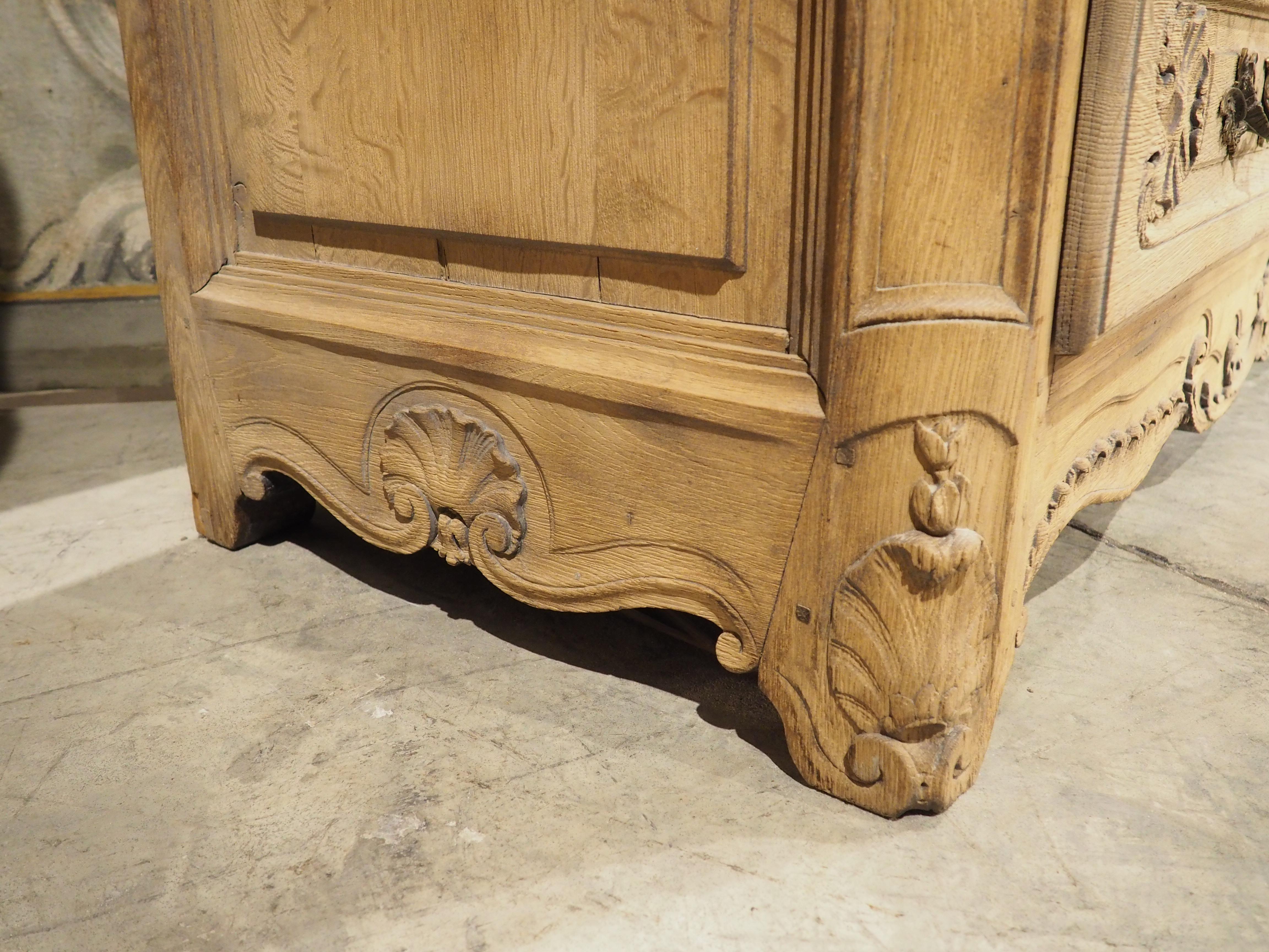 A Large 19th Century Carved Oak Commode from France For Sale 1