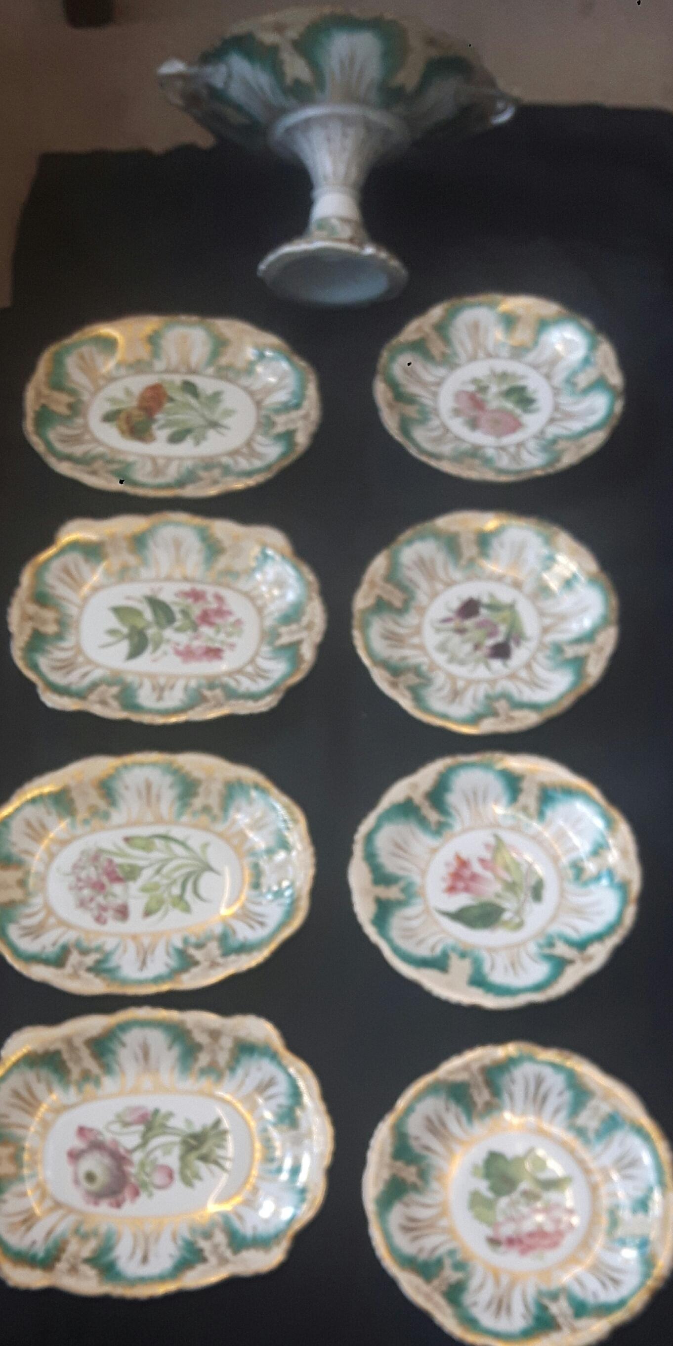 Large 19th Century English Botanical Dessert Service In Excellent Condition For Sale In London, GB