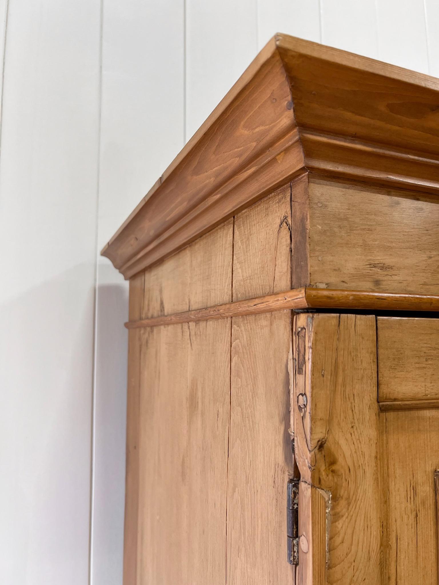 A Large 19th Century English Pine Linen Press Cupboard In Good Condition In Oak Park, MI