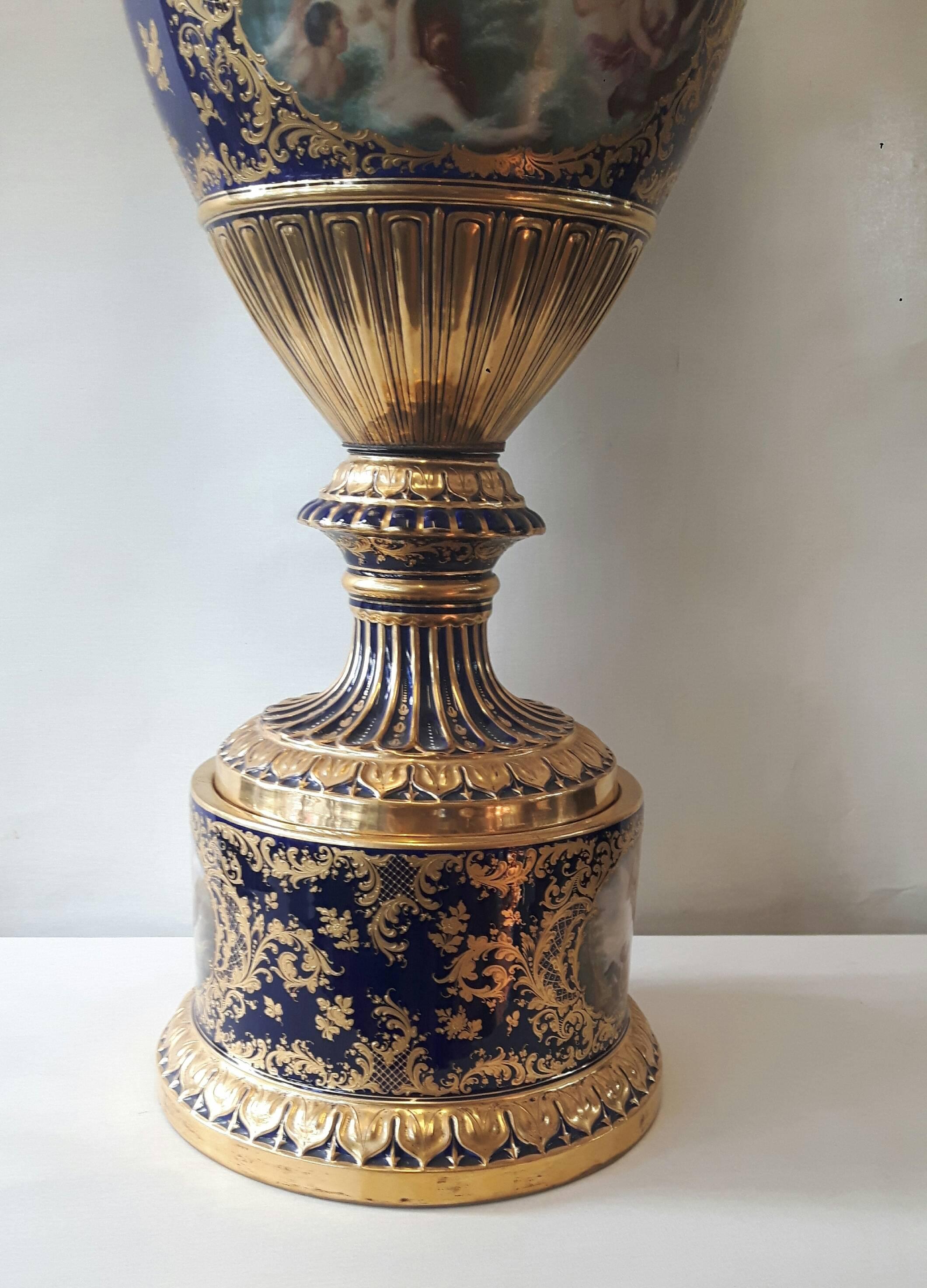 Große, fein bemalte, große Wiener Vase und Deckel aus dem 19. Jahrhundert im Angebot 4