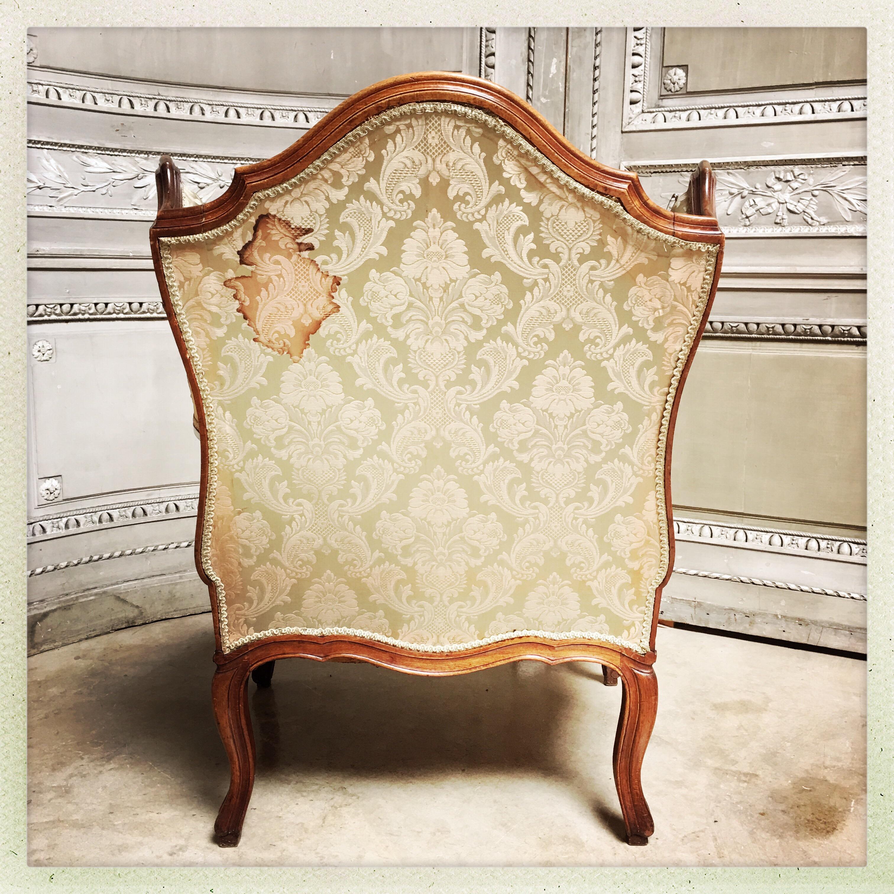 Français Grand fauteuil français du 19ème siècle de style Louis XV en vente