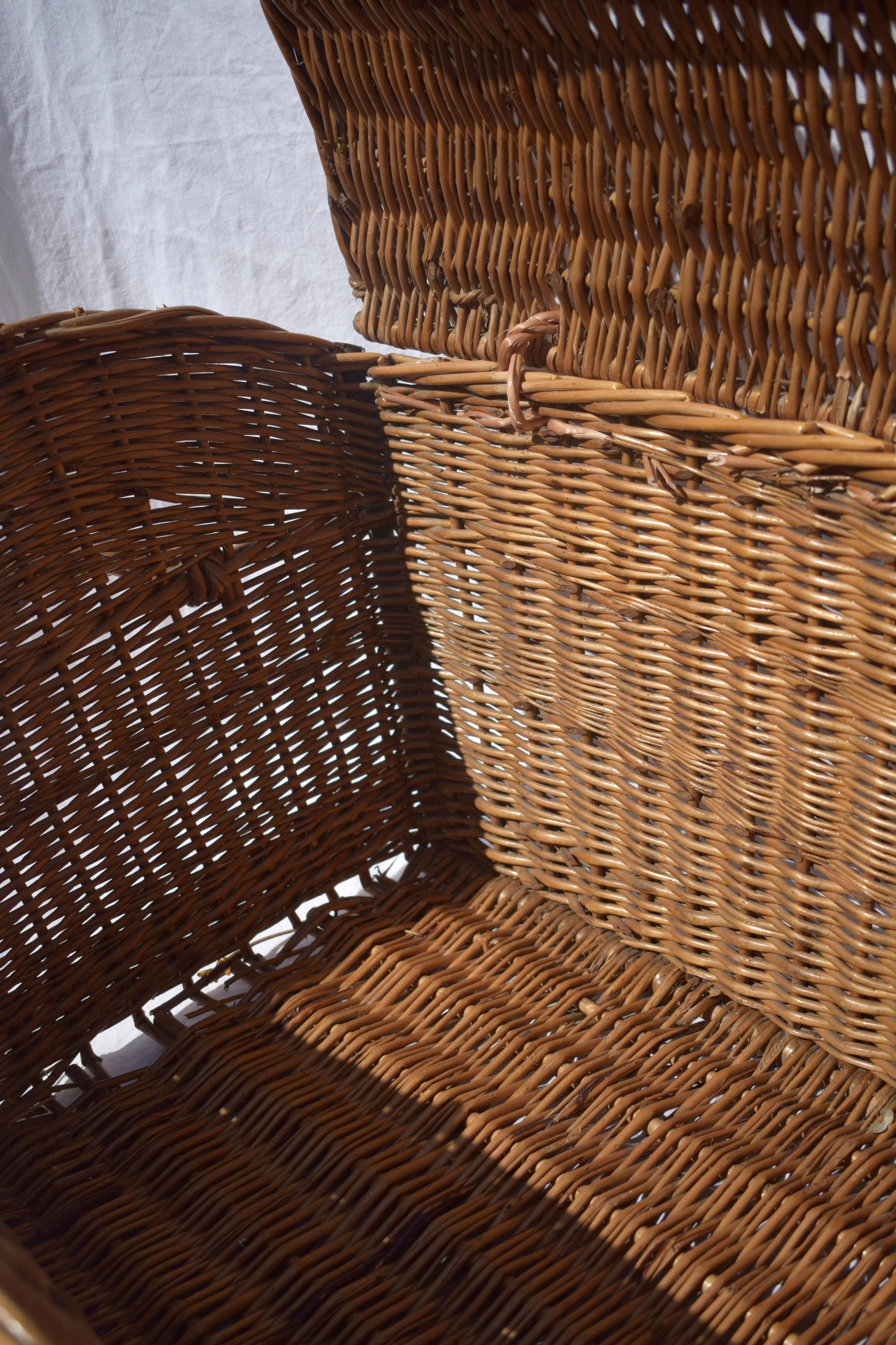 Large 19th Century French Wicker Basket with Lid 8