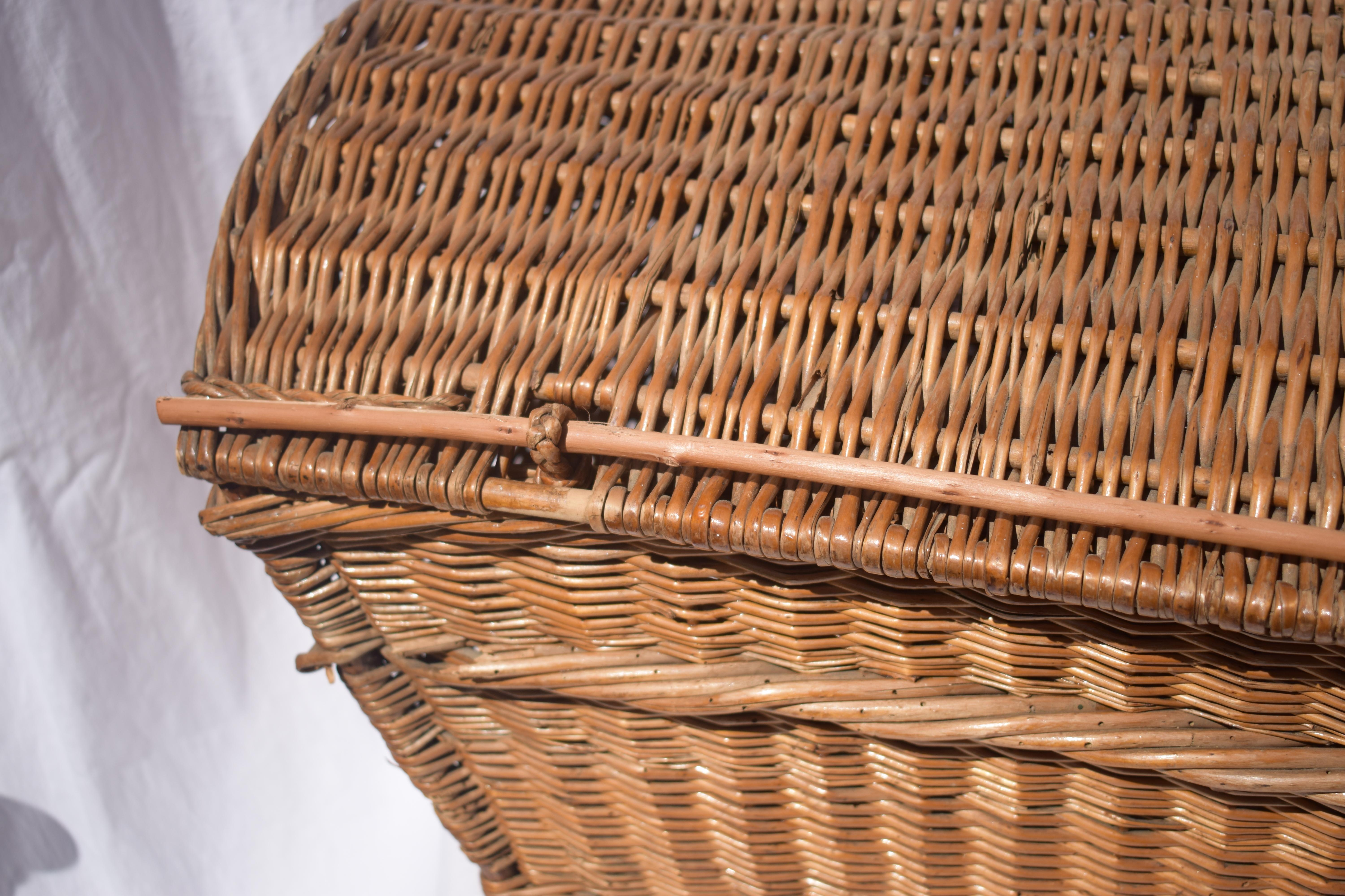 Large 19th Century French Wicker Basket with Lid 11