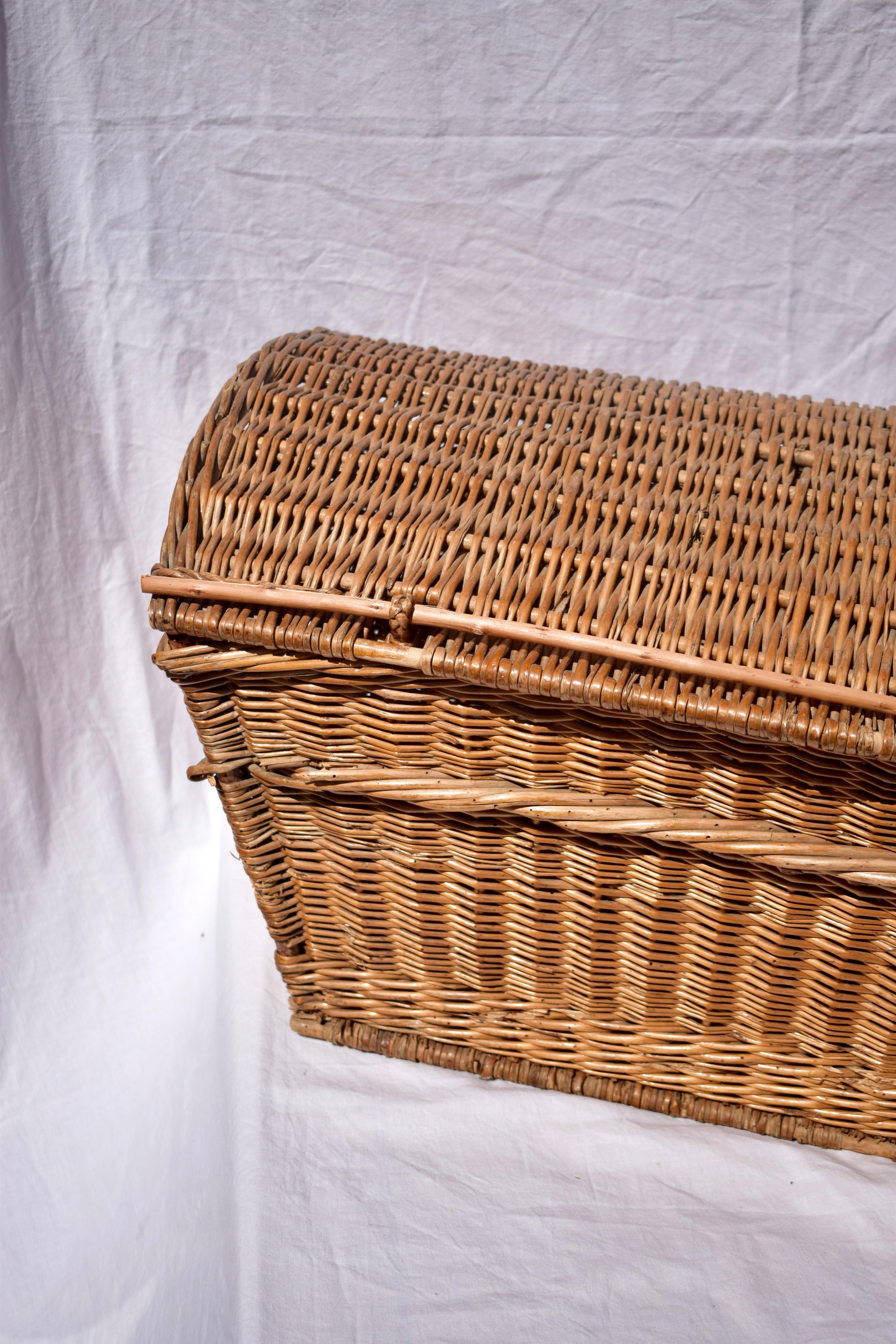Large 19th Century French Wicker Basket with Lid 13