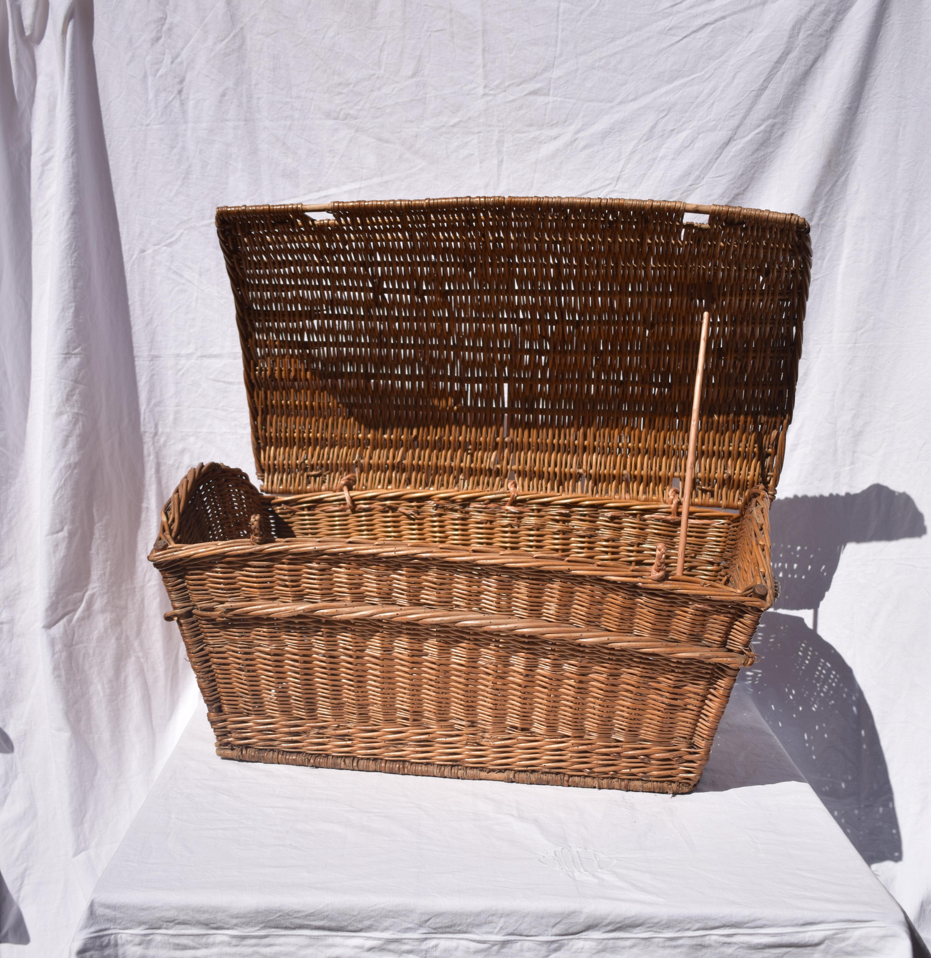Large 19th Century French Wicker Basket with Lid 1